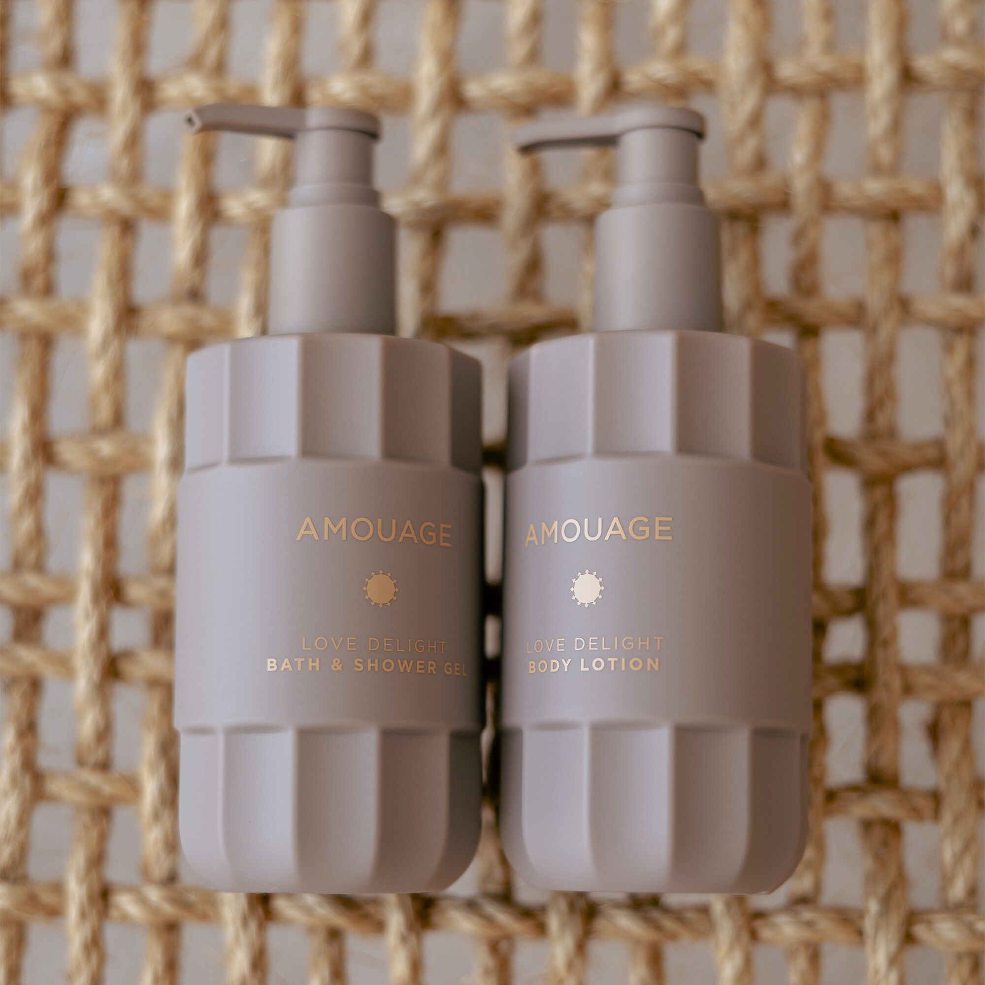 LOVE DELIGHT BATH & SHOWER GEL 360 ML