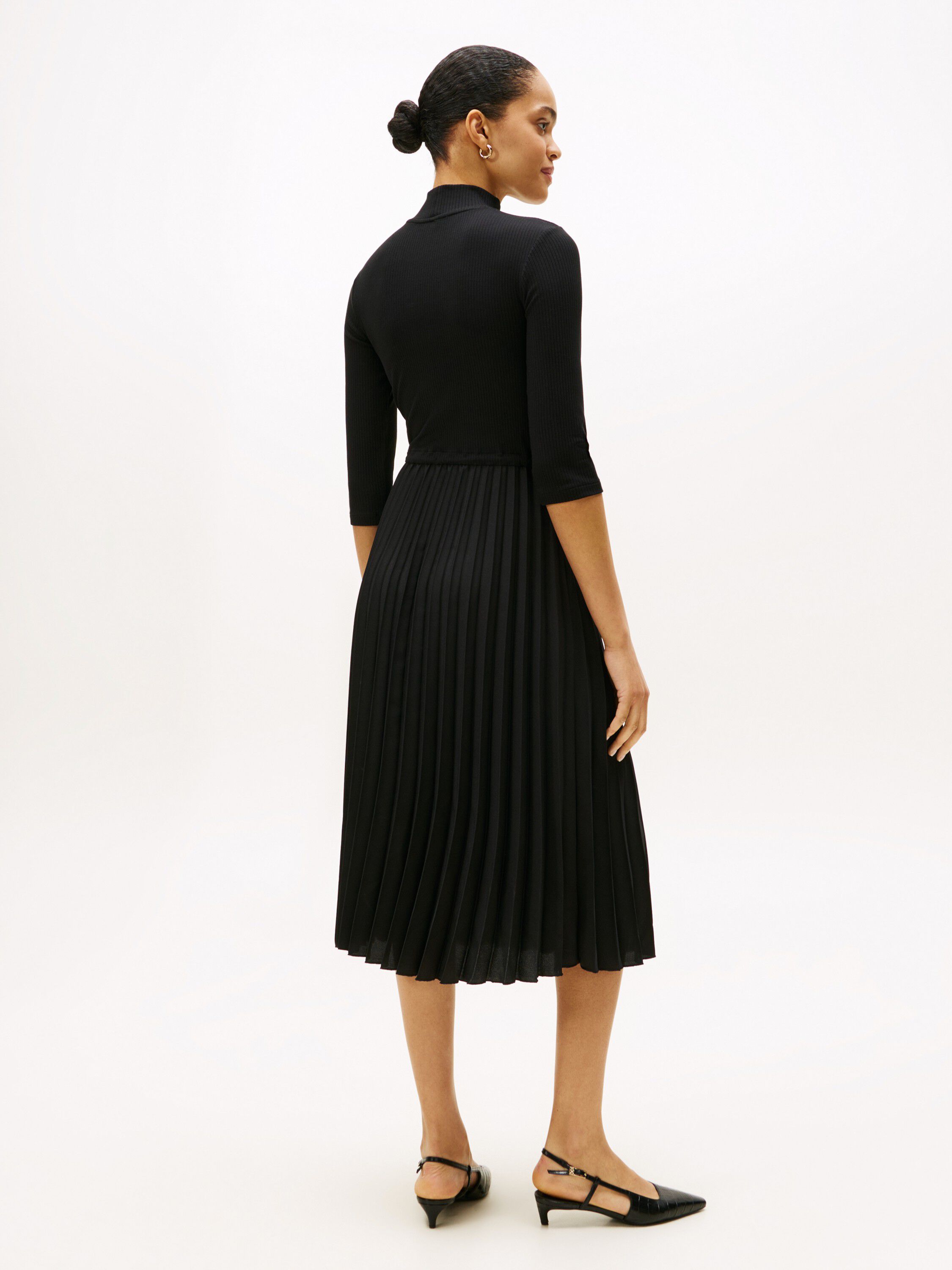 Ribbed Pleated Slim Midi Dress