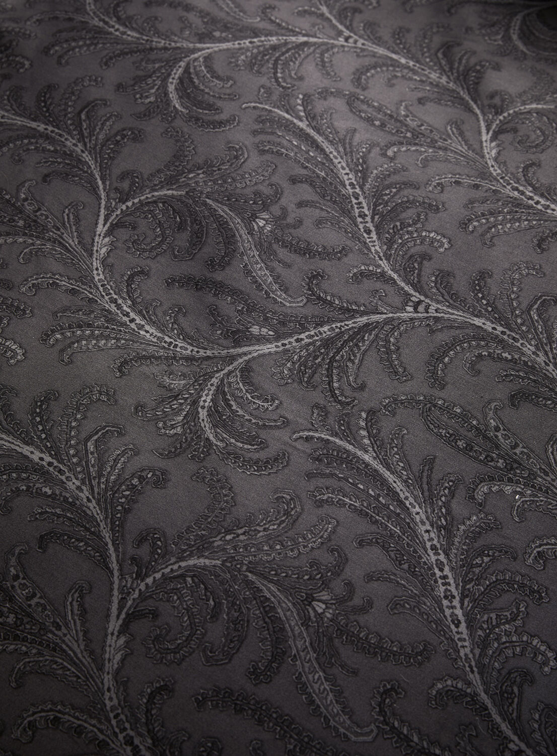 Isalill senges&aelig;t m&oslash;rkegr&aring;