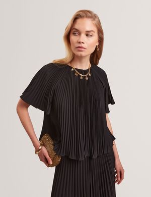 AGARA Crepe Pleated Short Sleeve To