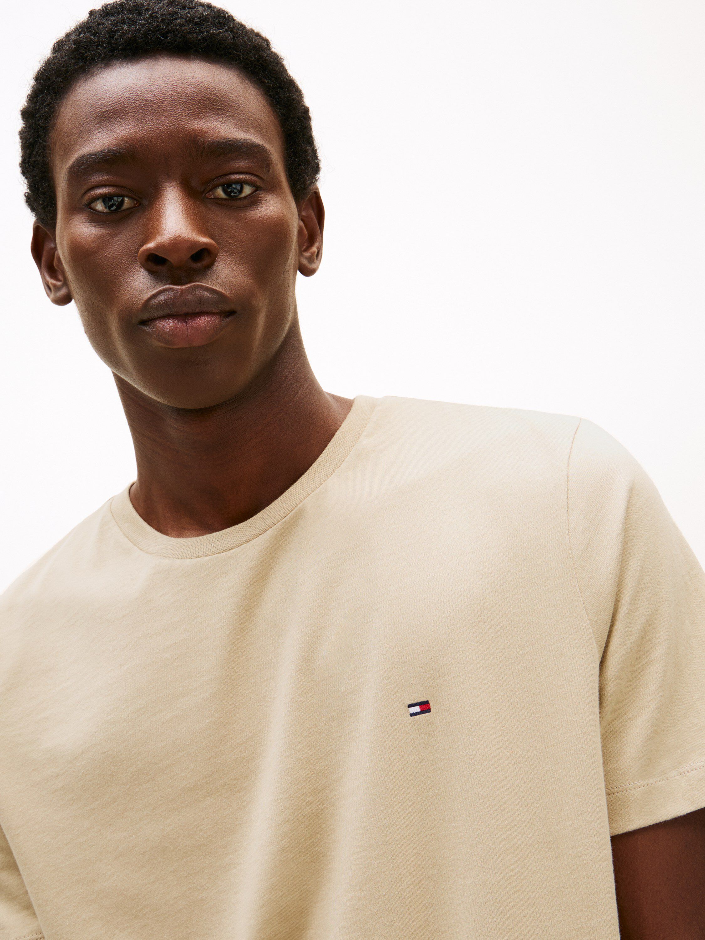 ESS SEASONAL REG FIT SOLID TEE