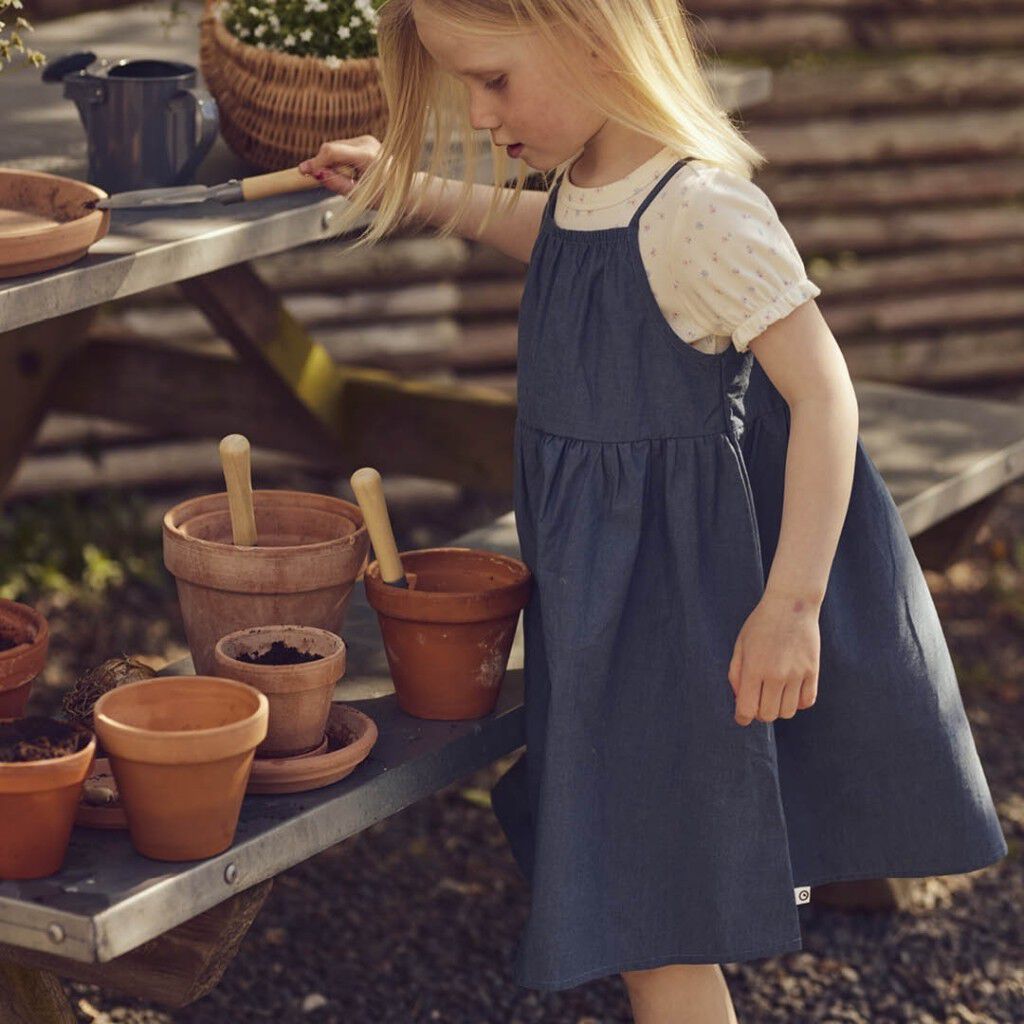 Spring sleeveless dress