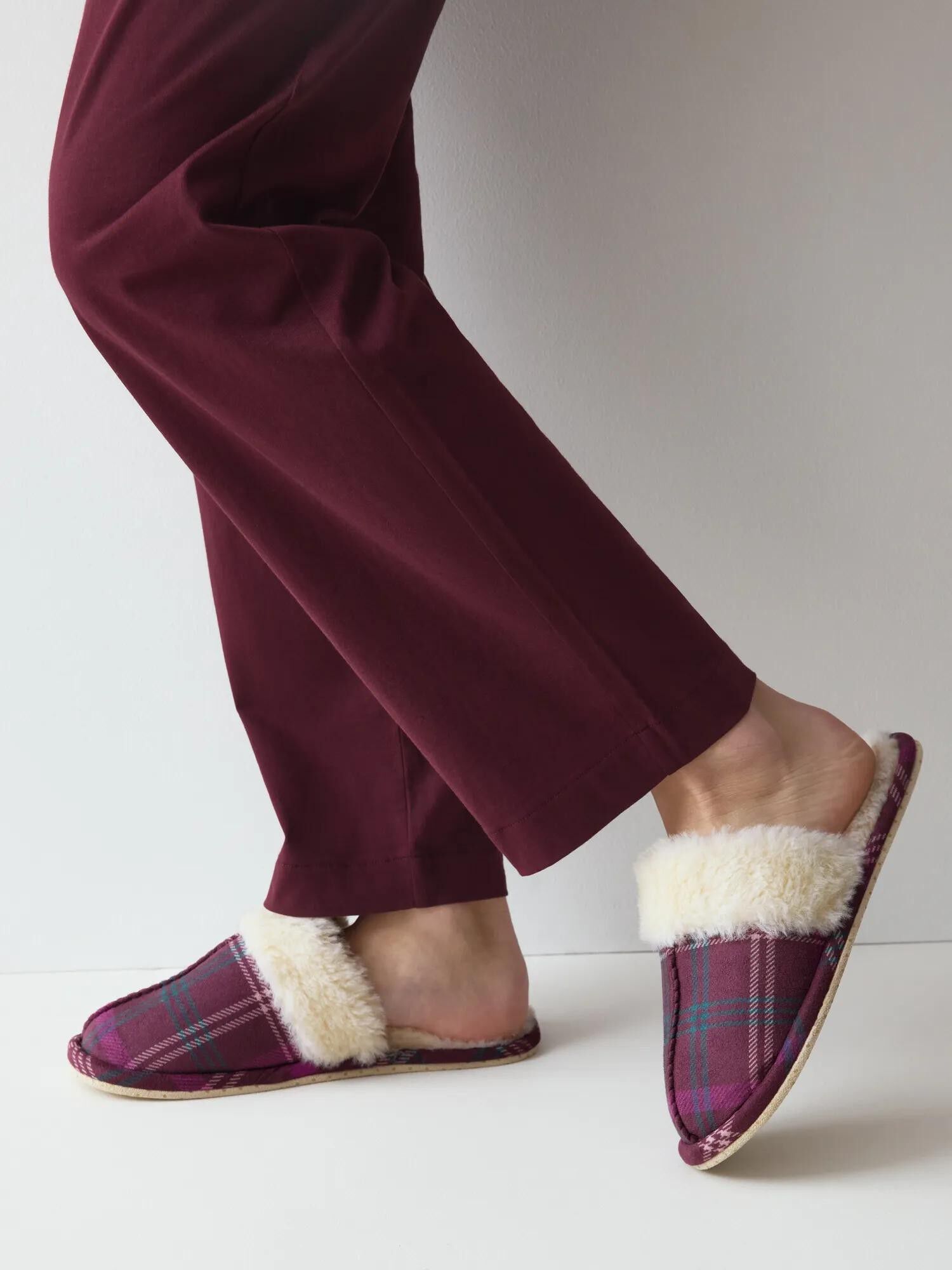 Accessories Slipper 03