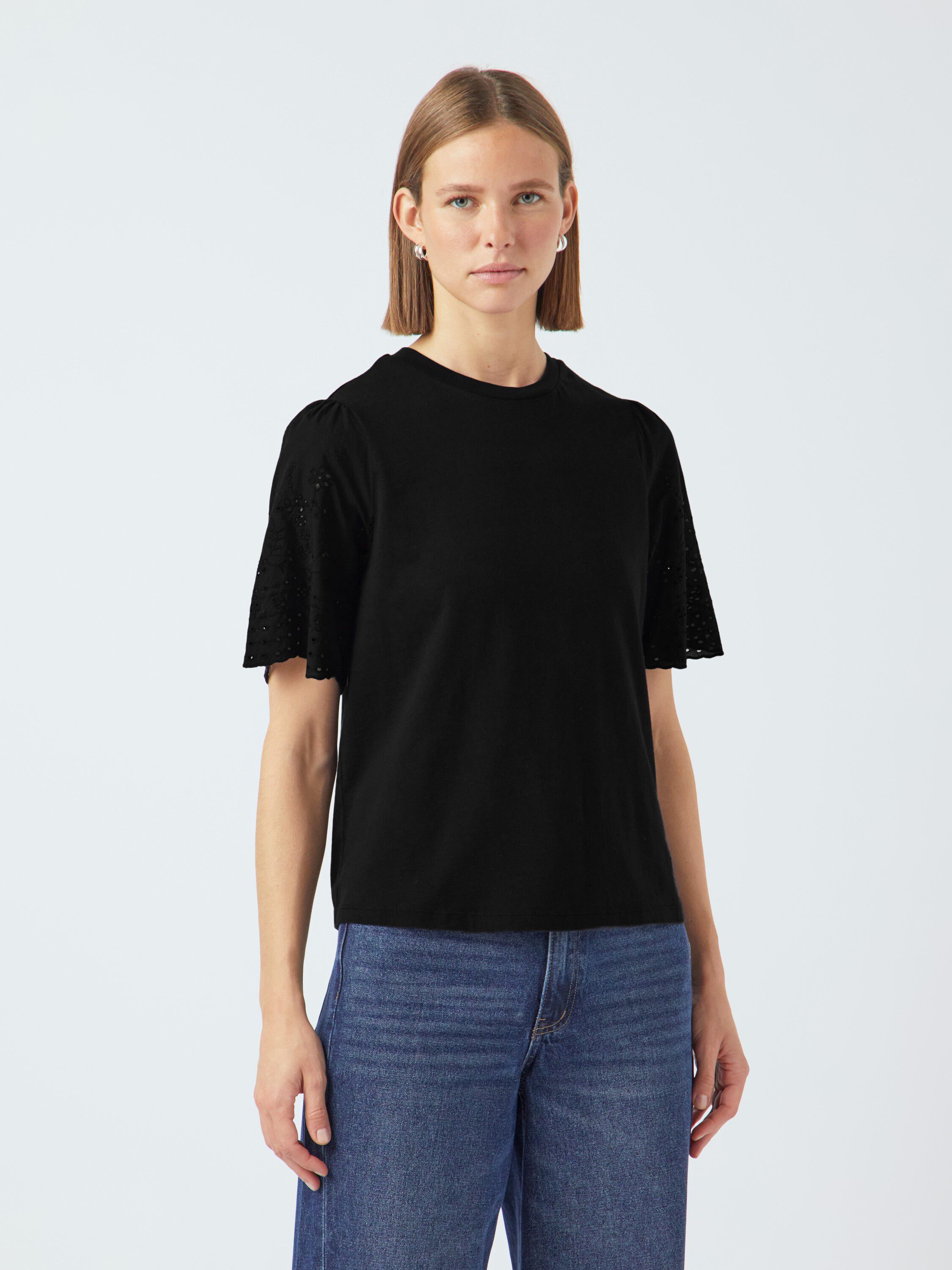 YASLEX SS TOP W. EMB SLEEVES S. NOO