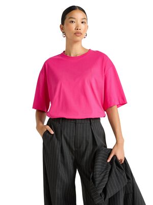 Comfy, stylish t-shirt with an over