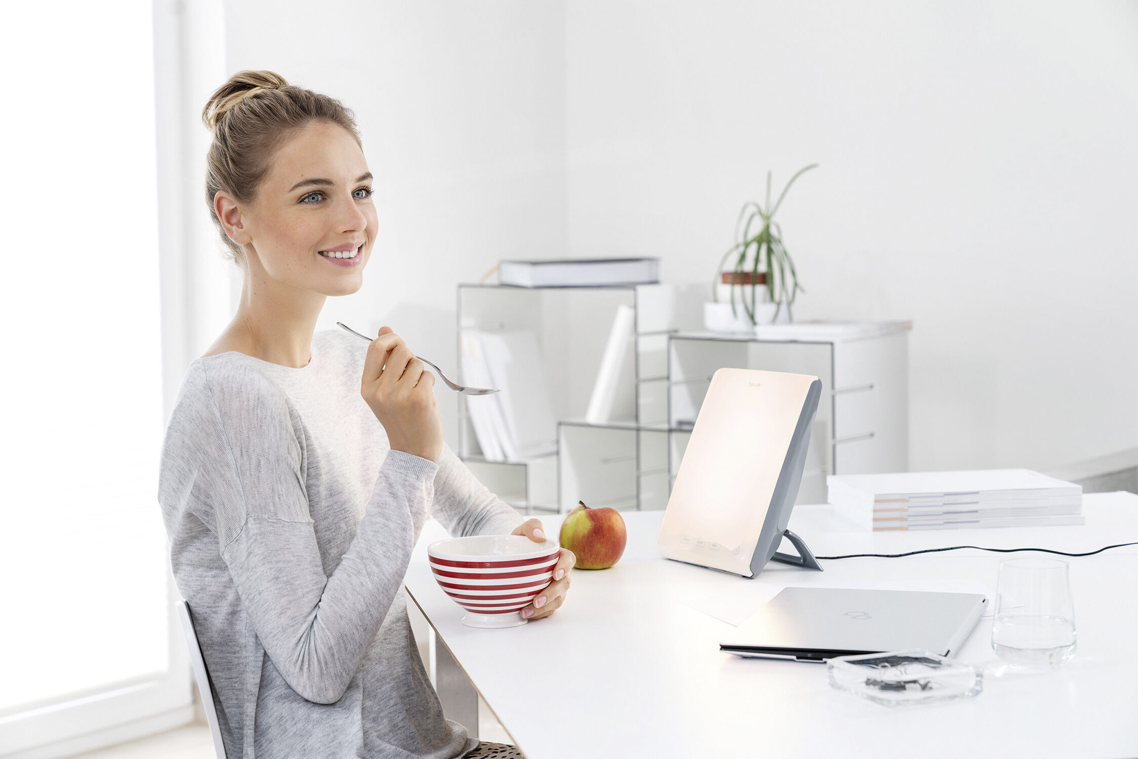 D&oslash;gnrytme og lysterapilampe TL 45