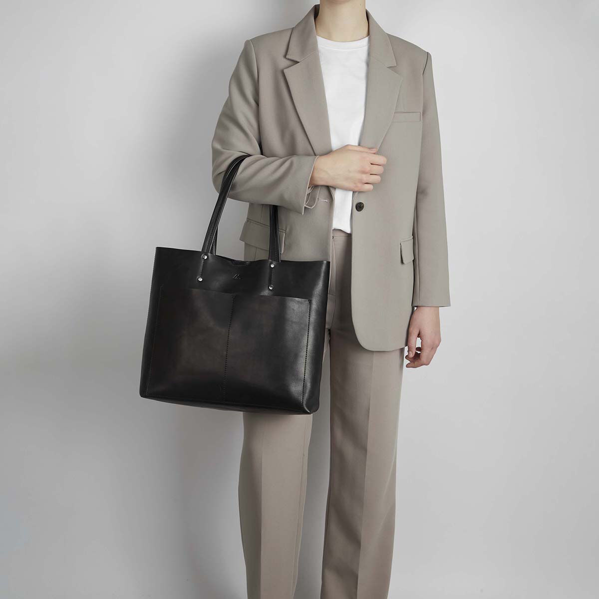 JaydaMBG Shopper, Antique