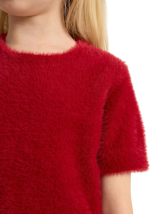 Myk kortermet topp i fjærgarn.