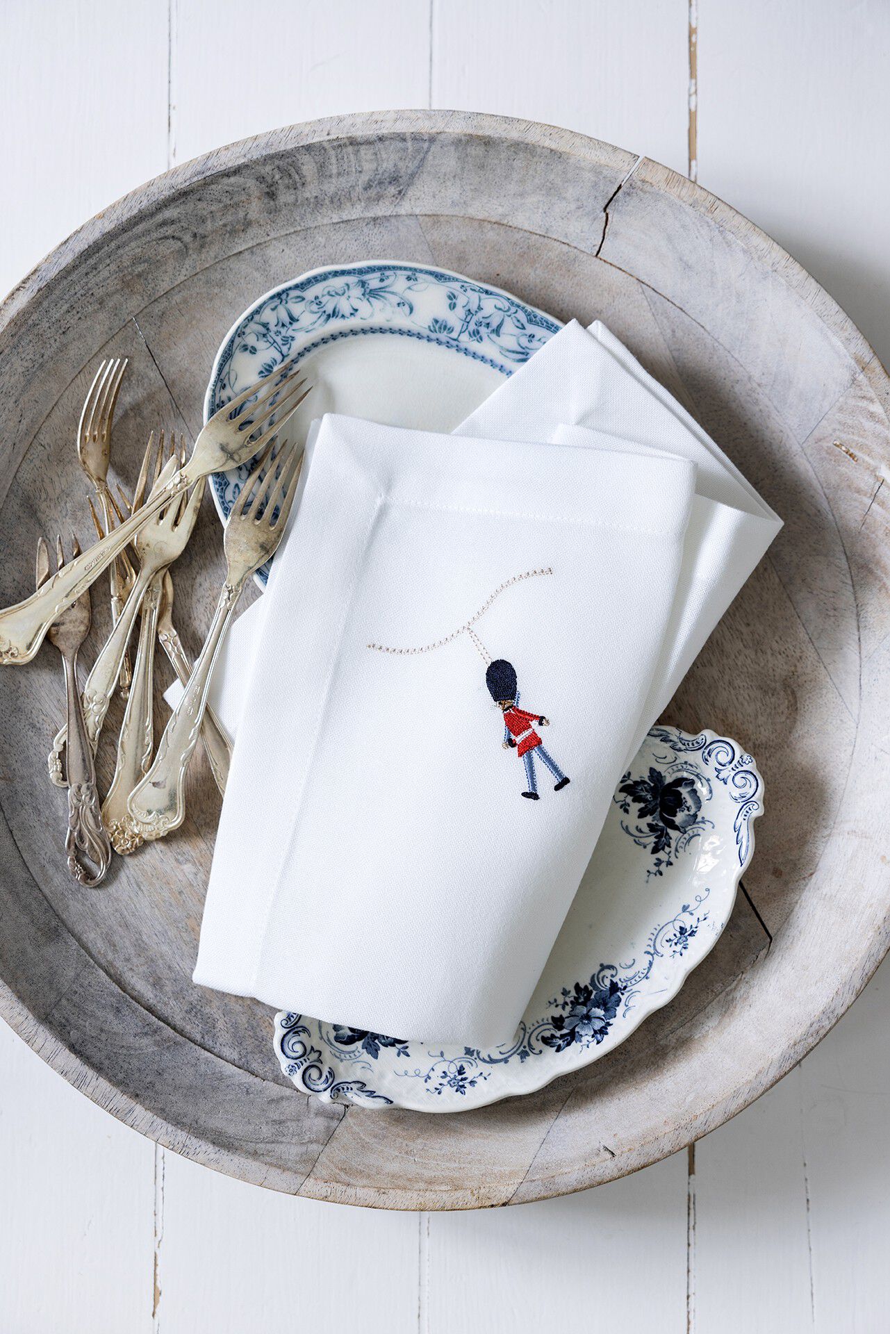 Stofserviet med Broderet Garder