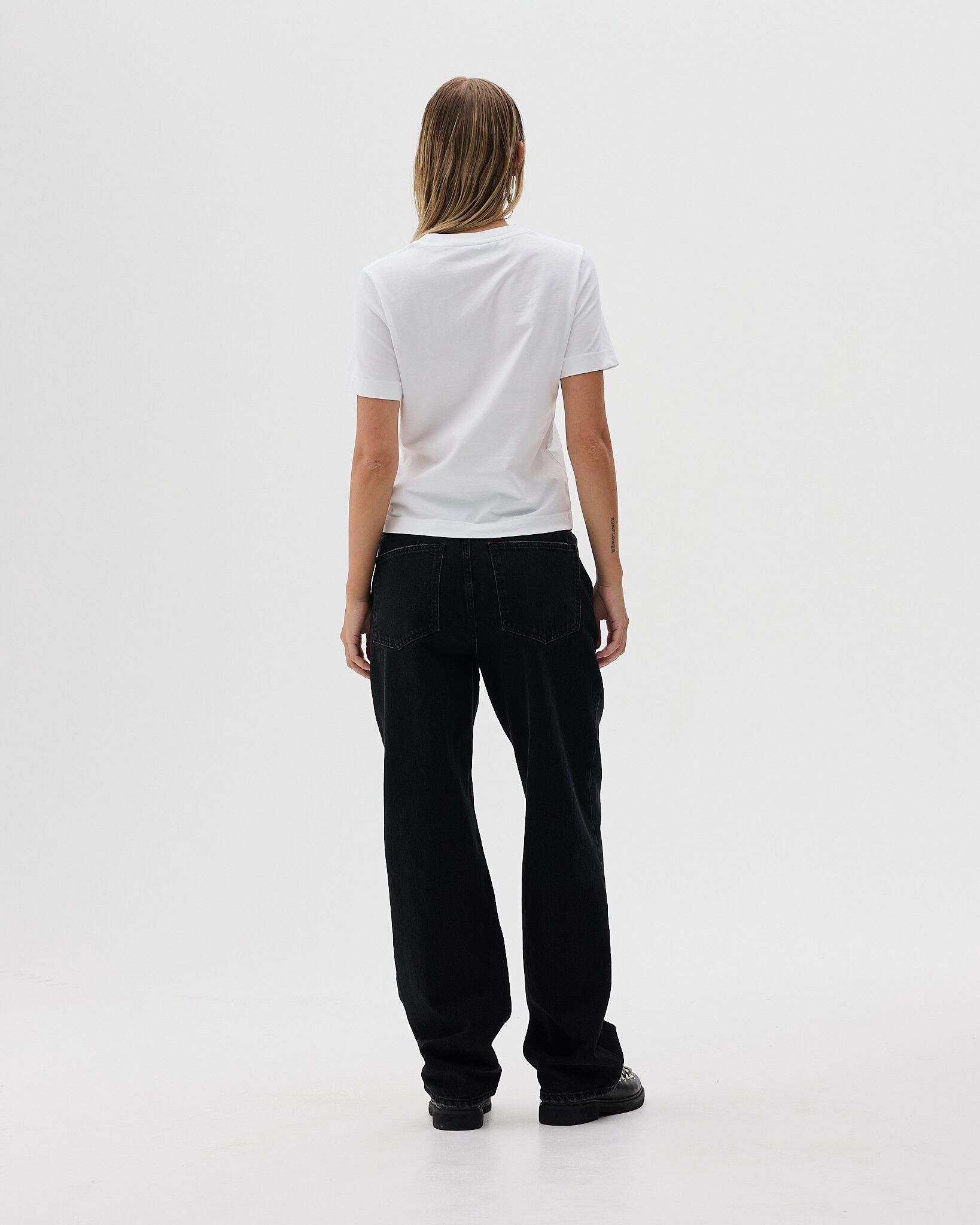 WOMEN'S CLASSIC FIT T-SHIRT
