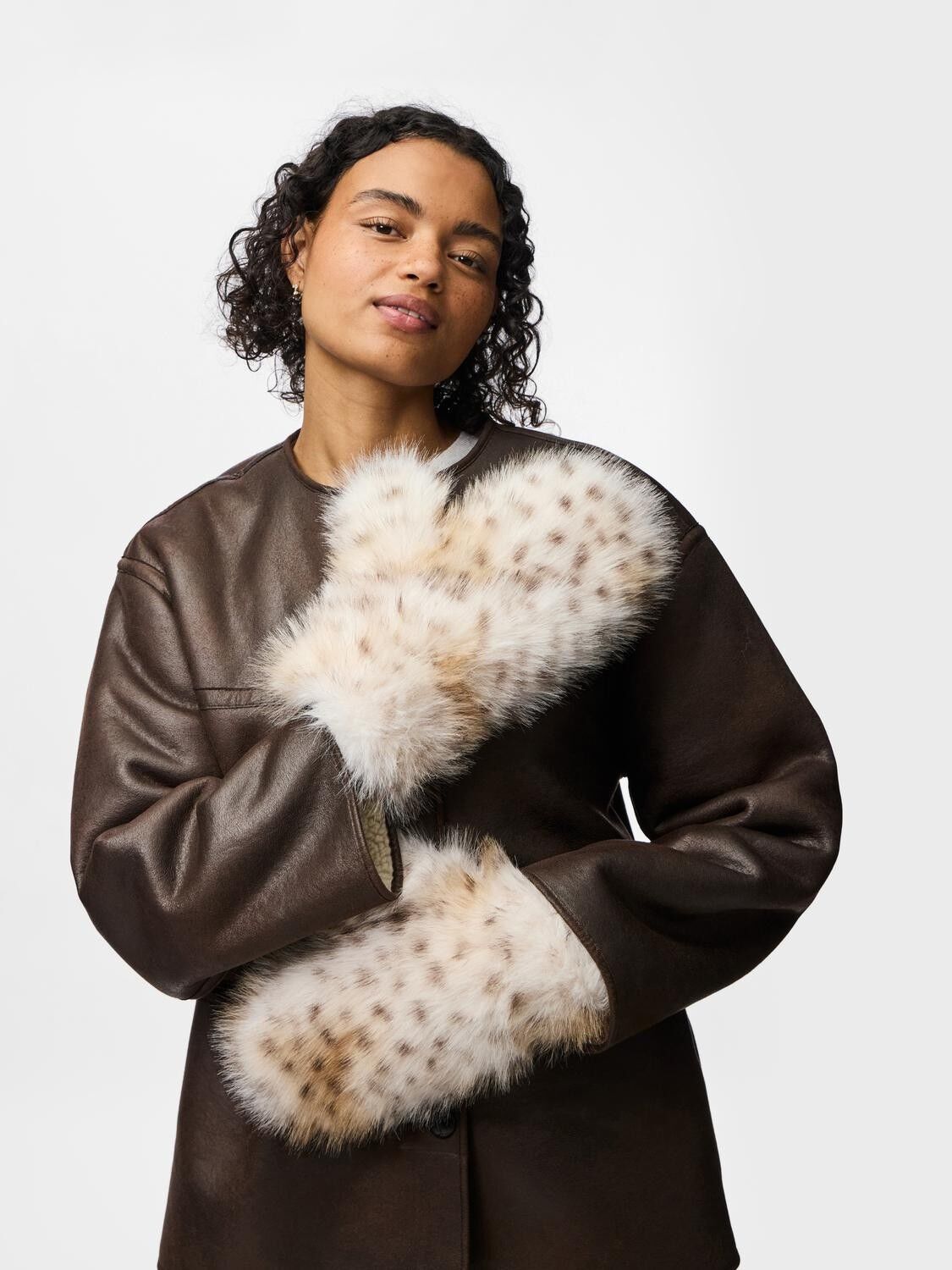 PCPLUSH FLUFFY MITTENS