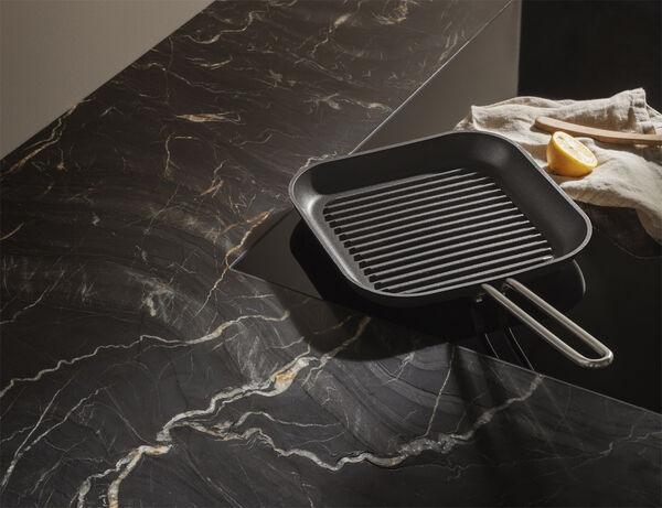 Professional Grillstegepande 28x28 cm keramisk Slip-Let® bel