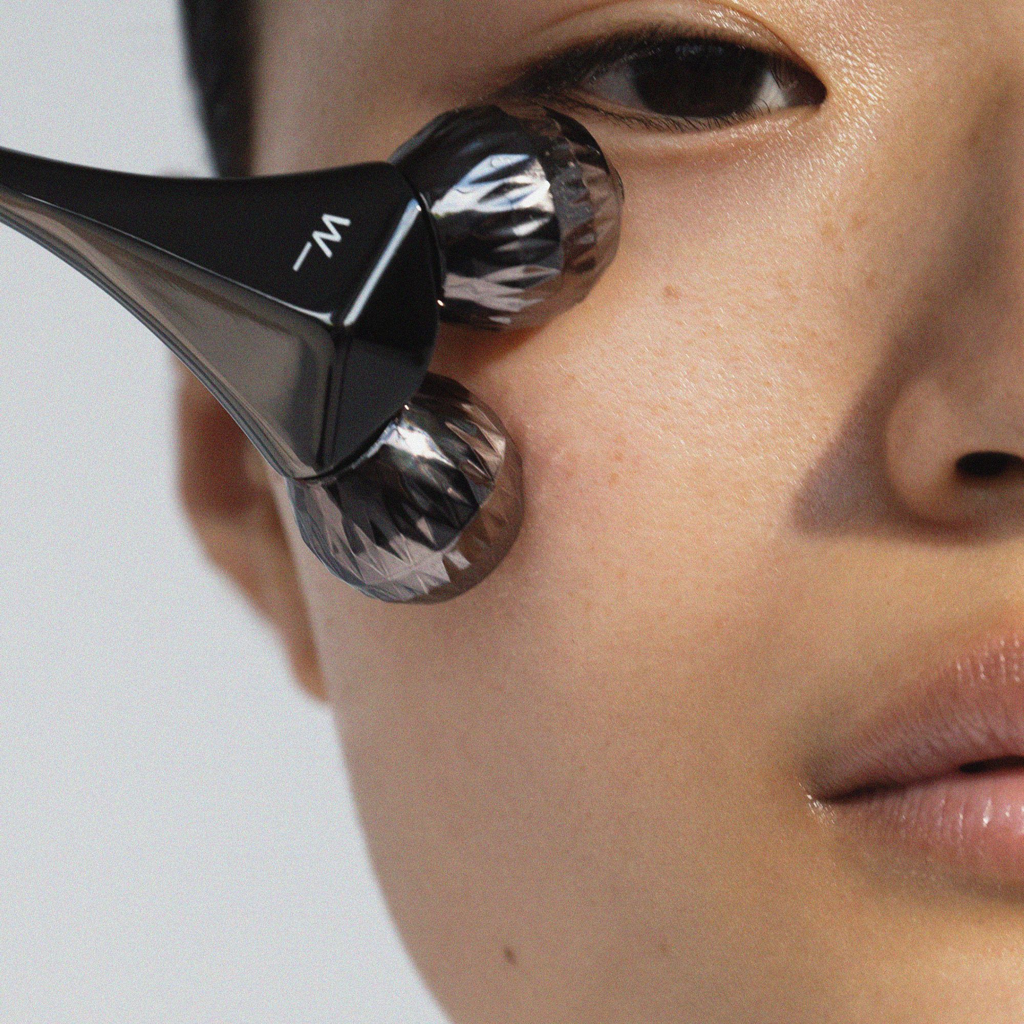 CONTOURING FACIAL ROLLER