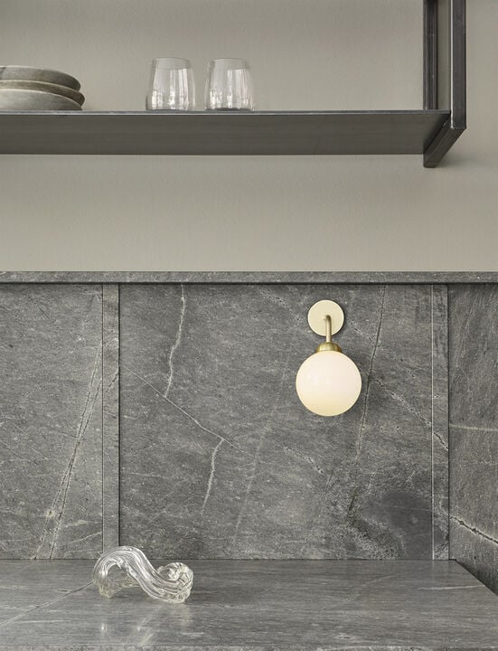 Apiales Wall, brushed brass / opal