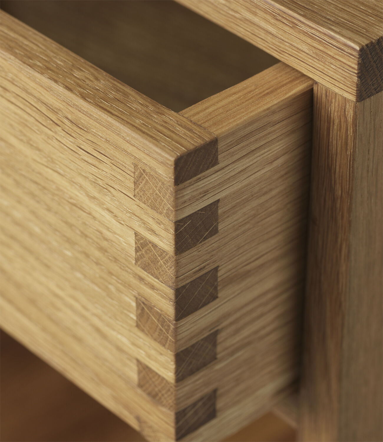 B99 - Radius - V&aelig;gskab