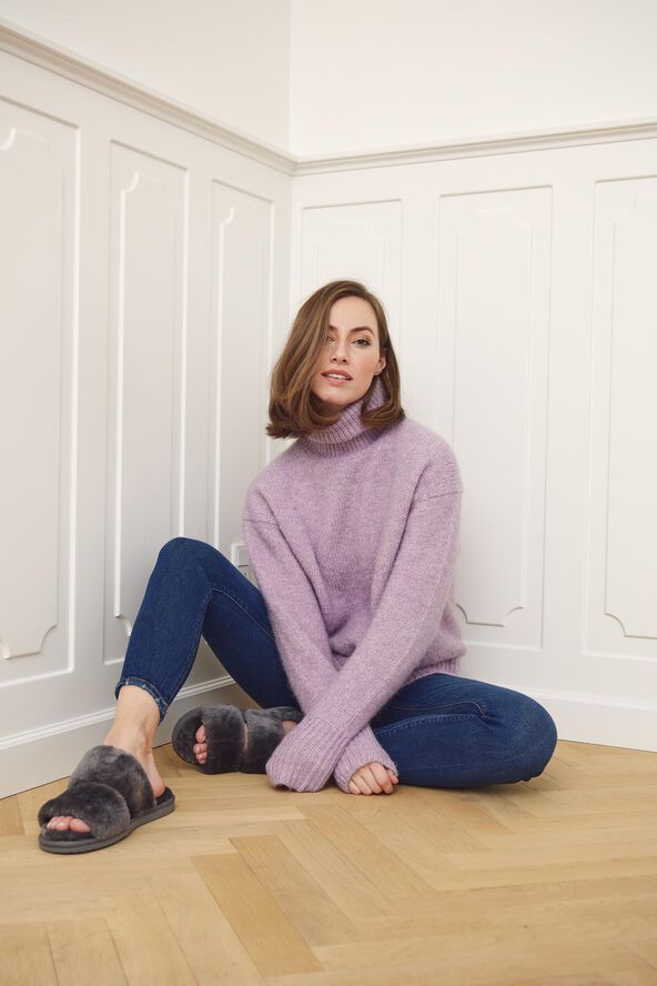 Slippers of 100% New Zealand Sheepskin, Dark Grey