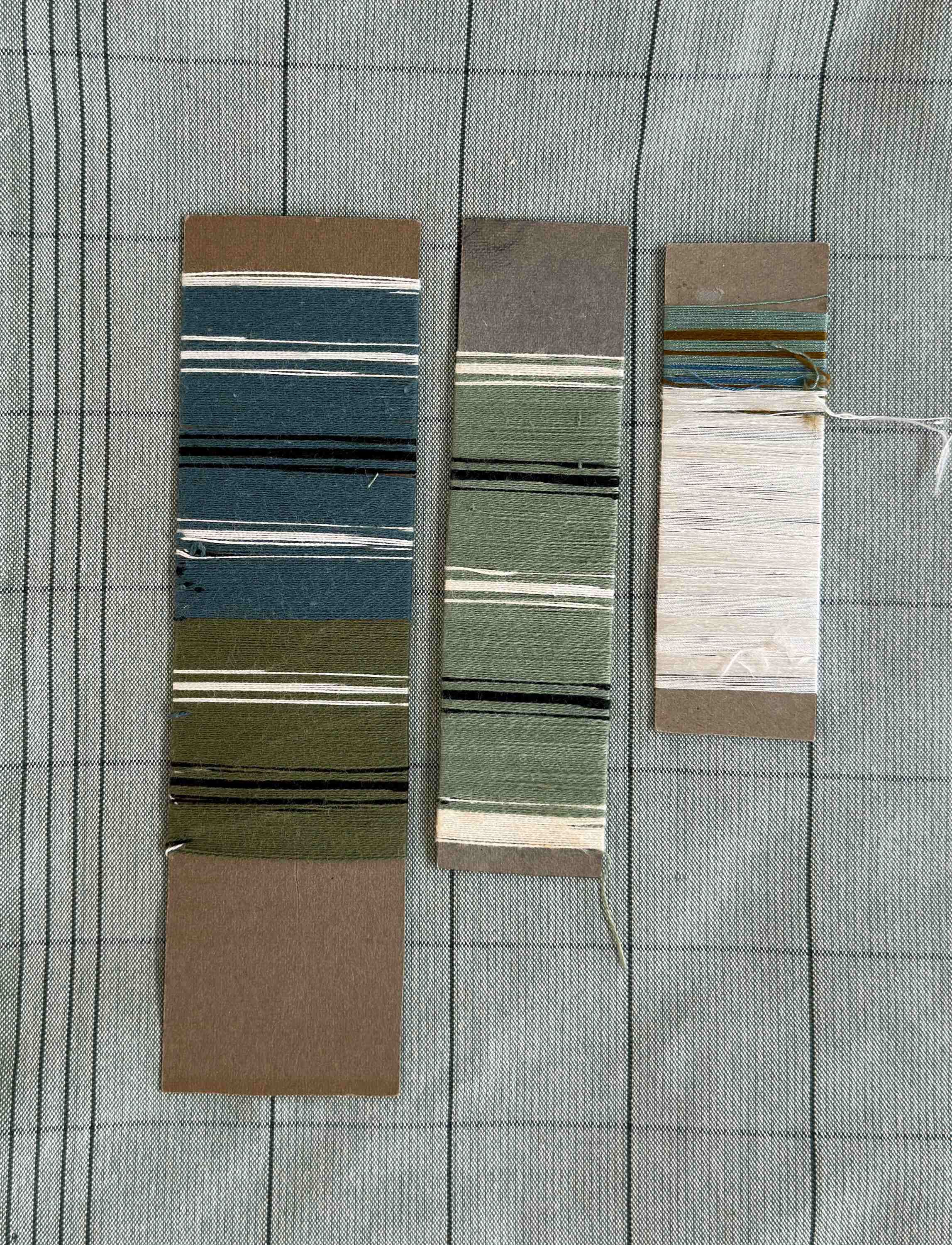 Vibeke Klint bordbrikke n&oslash;ytral linje 33x48 cm green