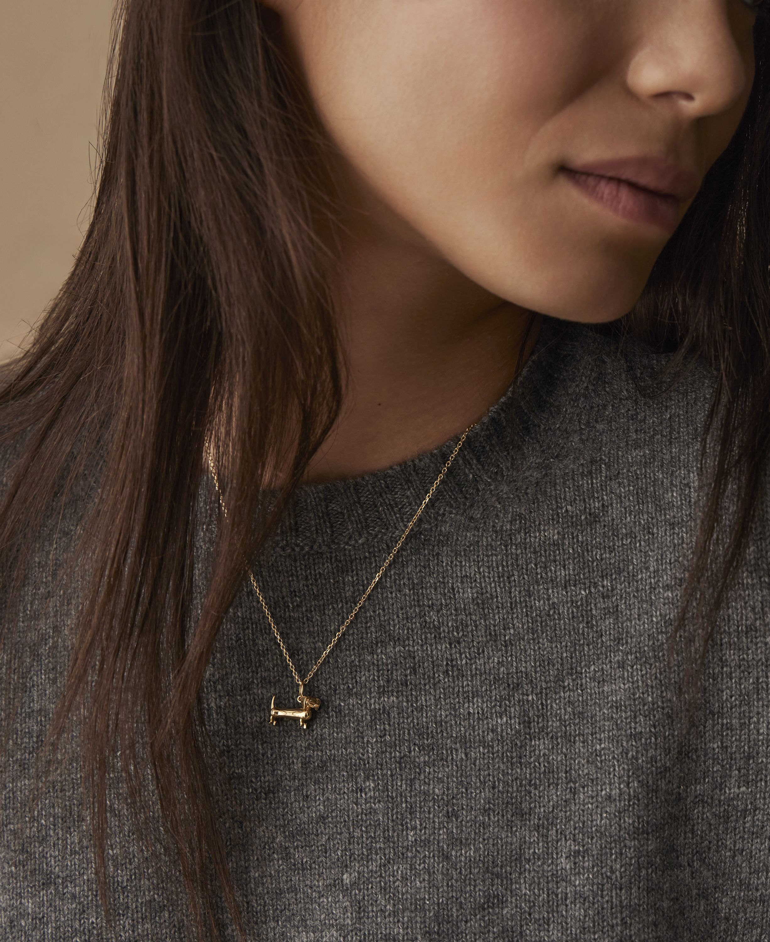 Gravhunden i 18 karat forgyldt s&oslash;lv uden k&aelig;de