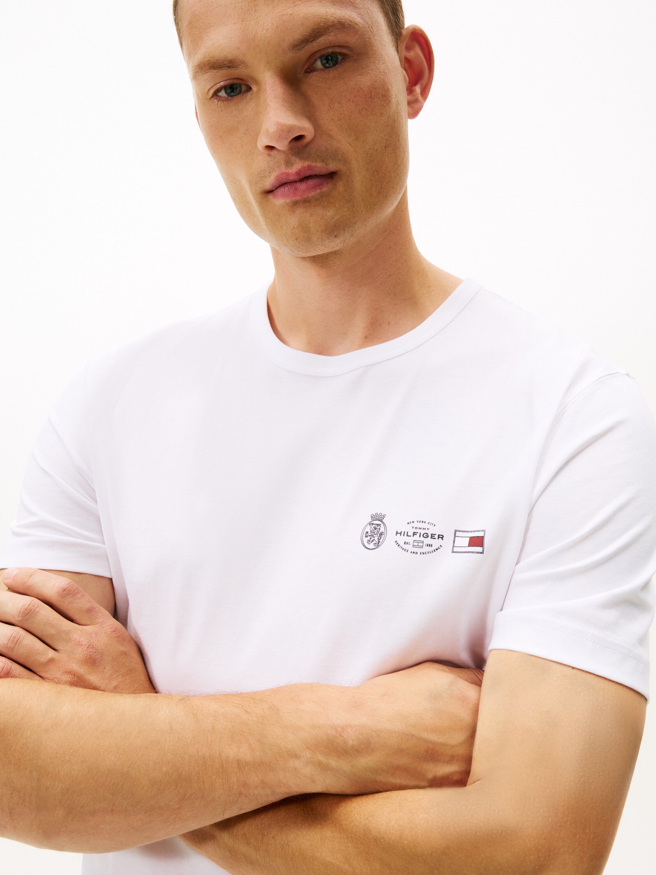 SMALL CREST OUTLINE TEE