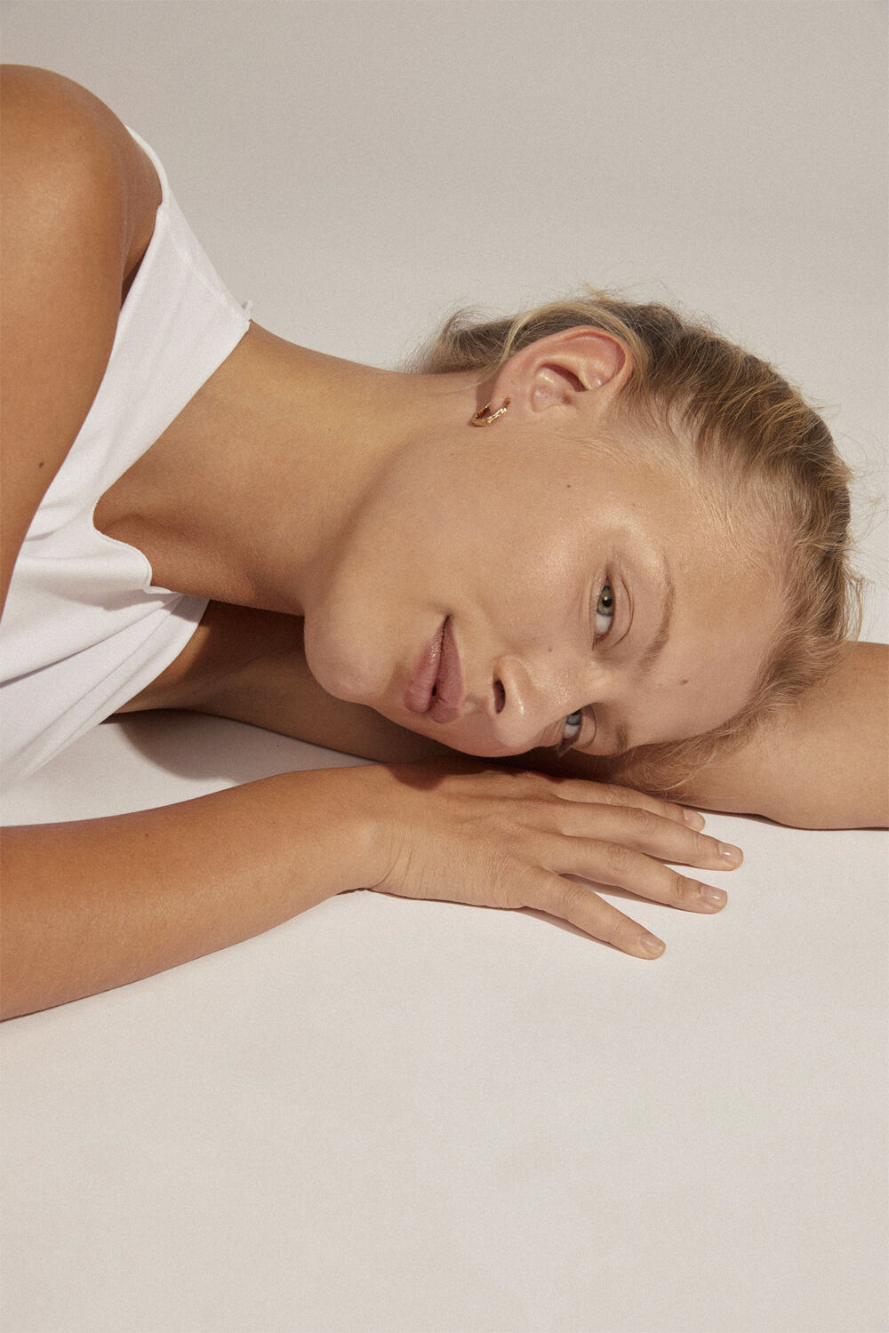 EDDY recycled organic shaped medium hoops gold-plated