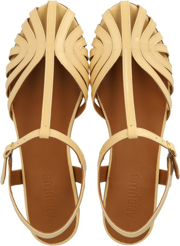 Flad sandal med smuk organisk frontdetalje