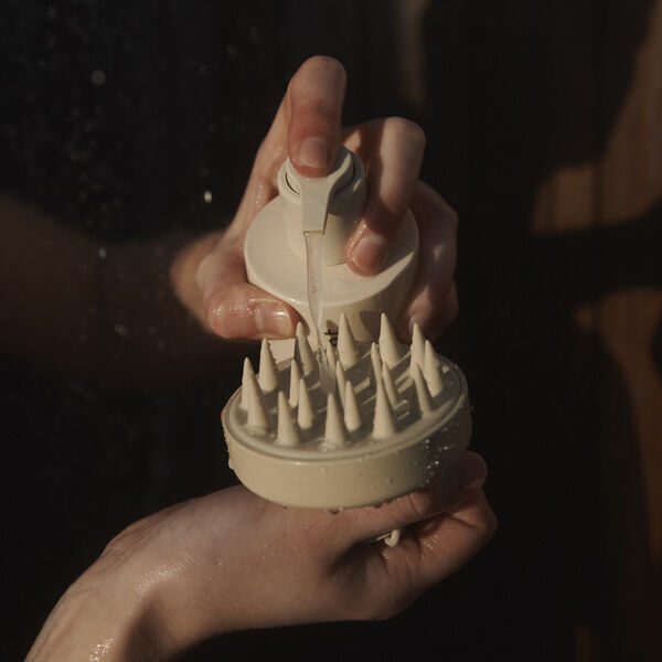 Activate & Massage Scalp Brush