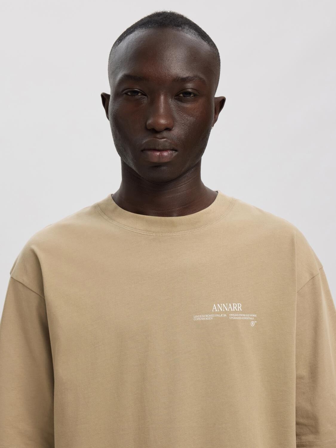 ANROKHOLM LOGO SS O-NECK TEE