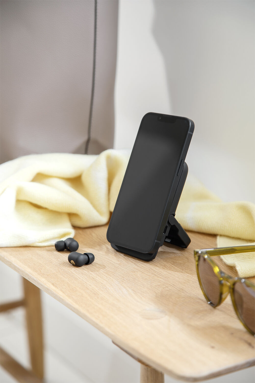 toCHARGE GO In-ear &oslash;retelefoner, tr&aring;dl&oslash;s lading og powerbank