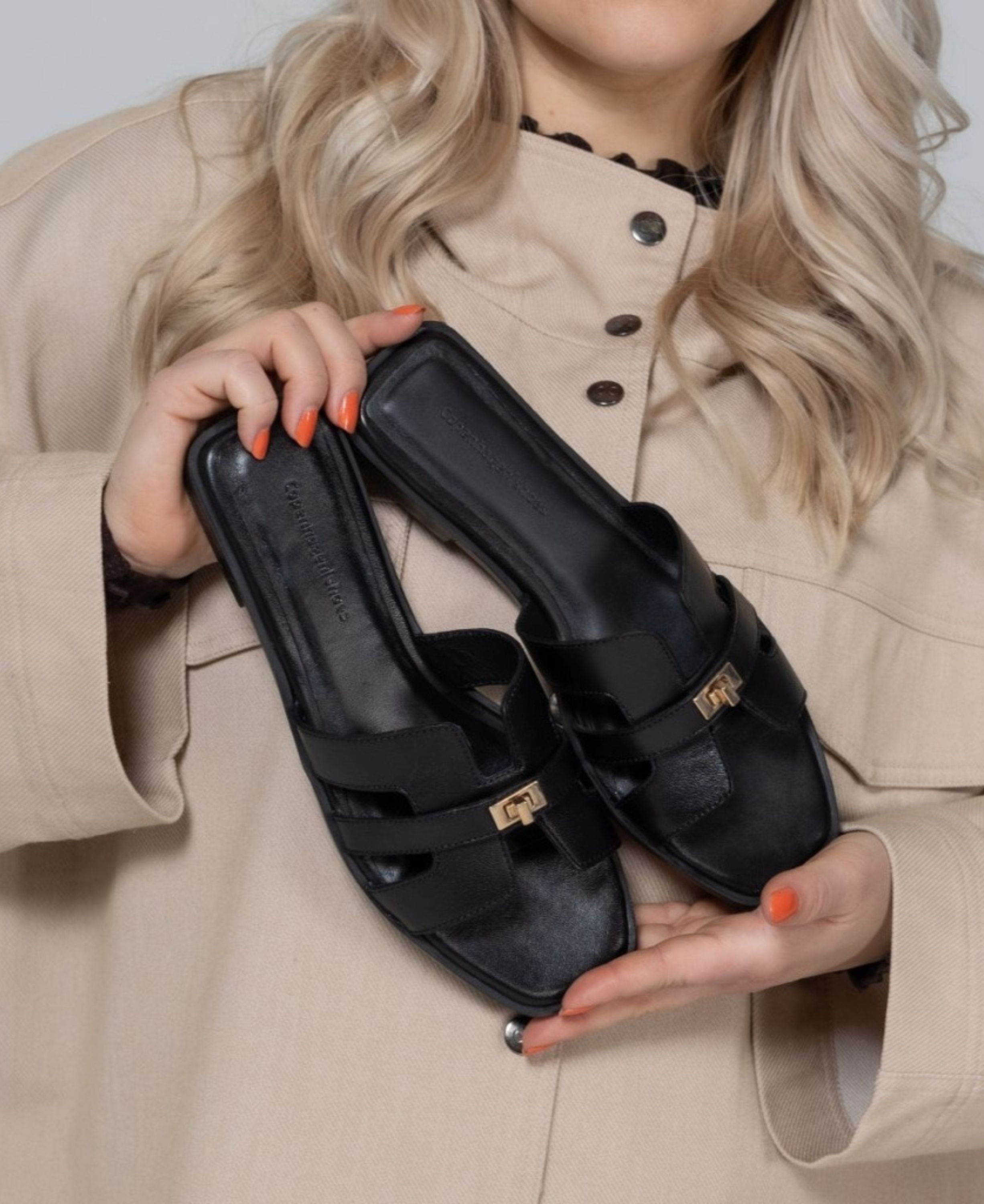 WOMEN'S WORLD