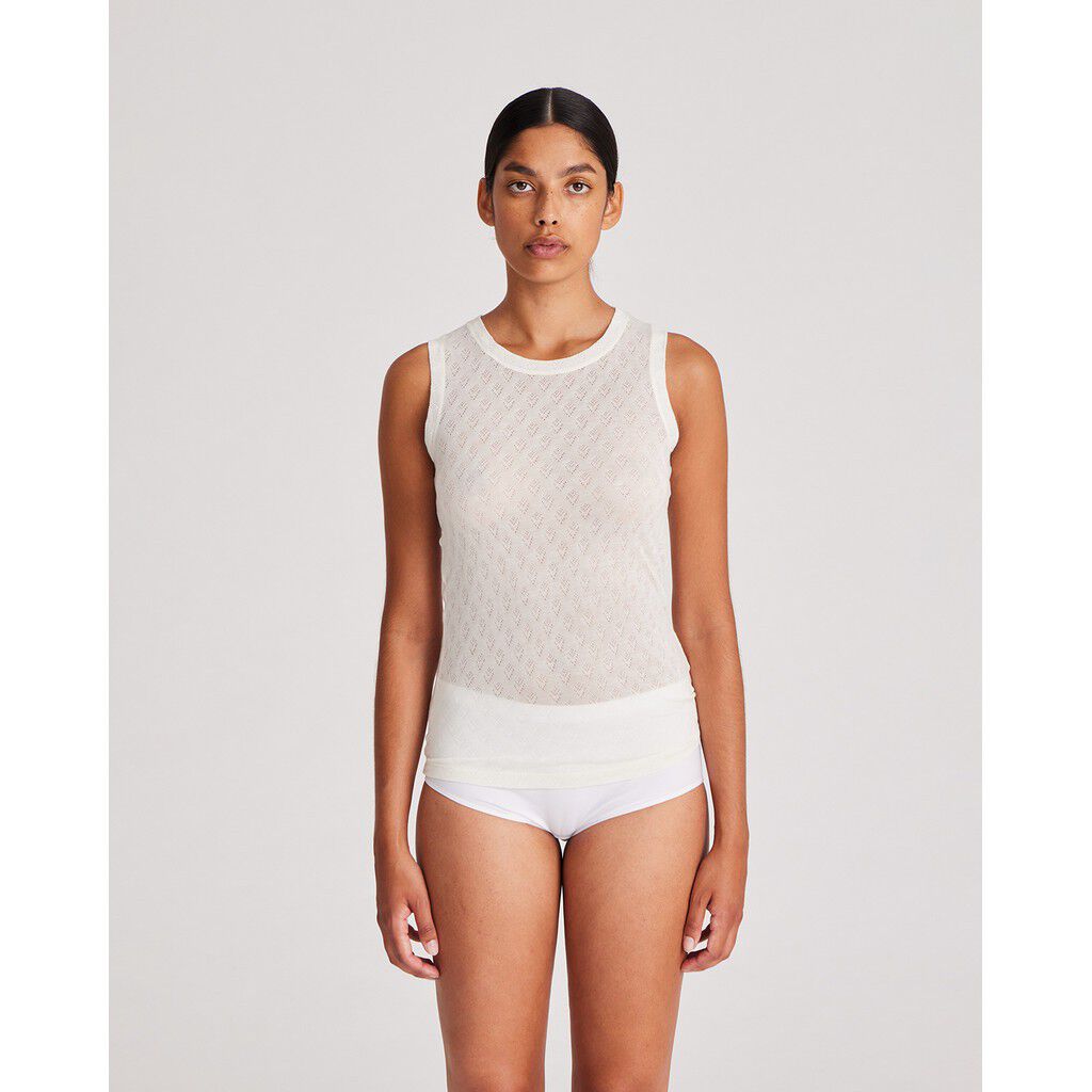 Alberte S&acute;less Silk Top