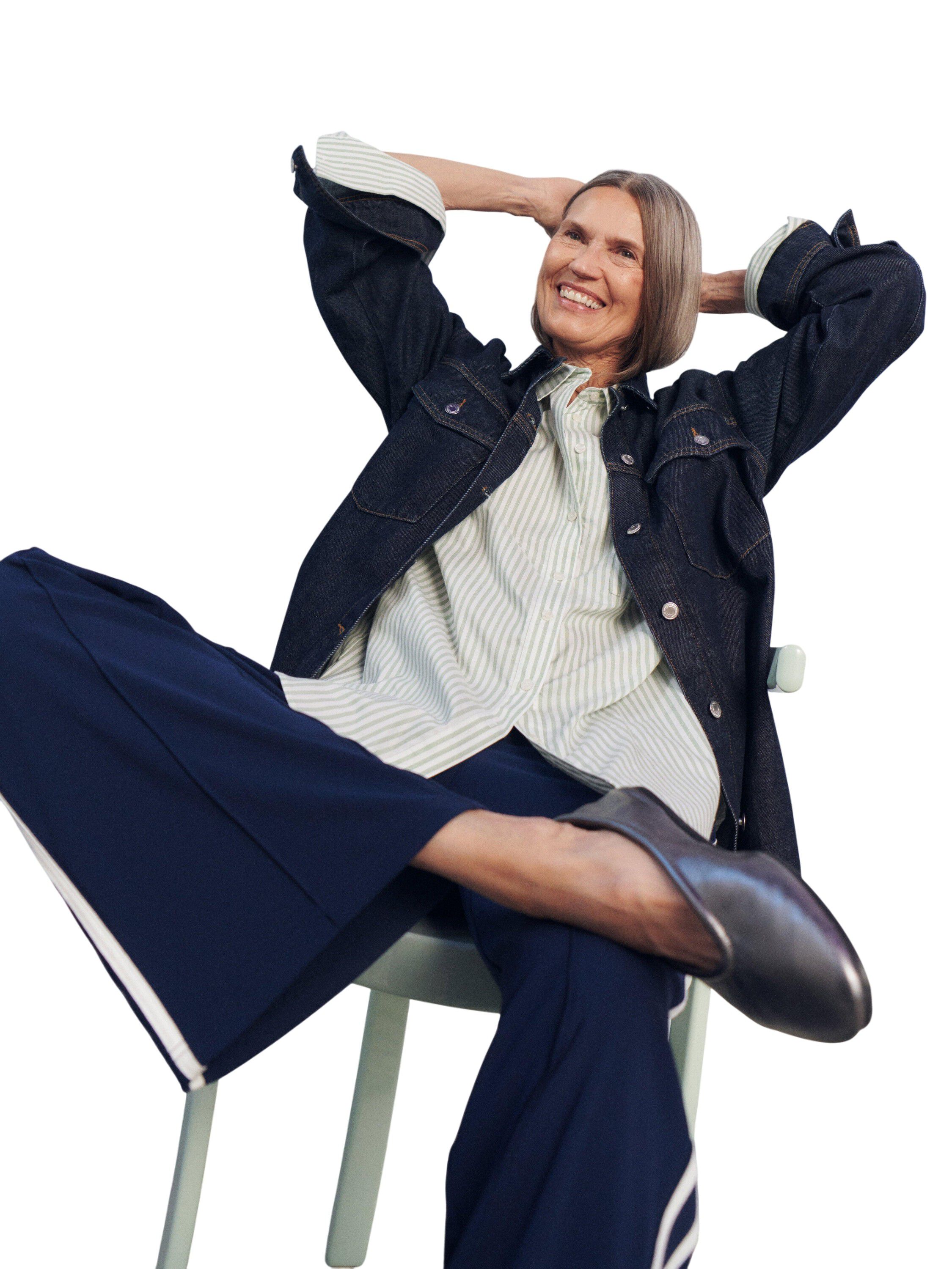 Denim jacket with a relaxed fit, fe