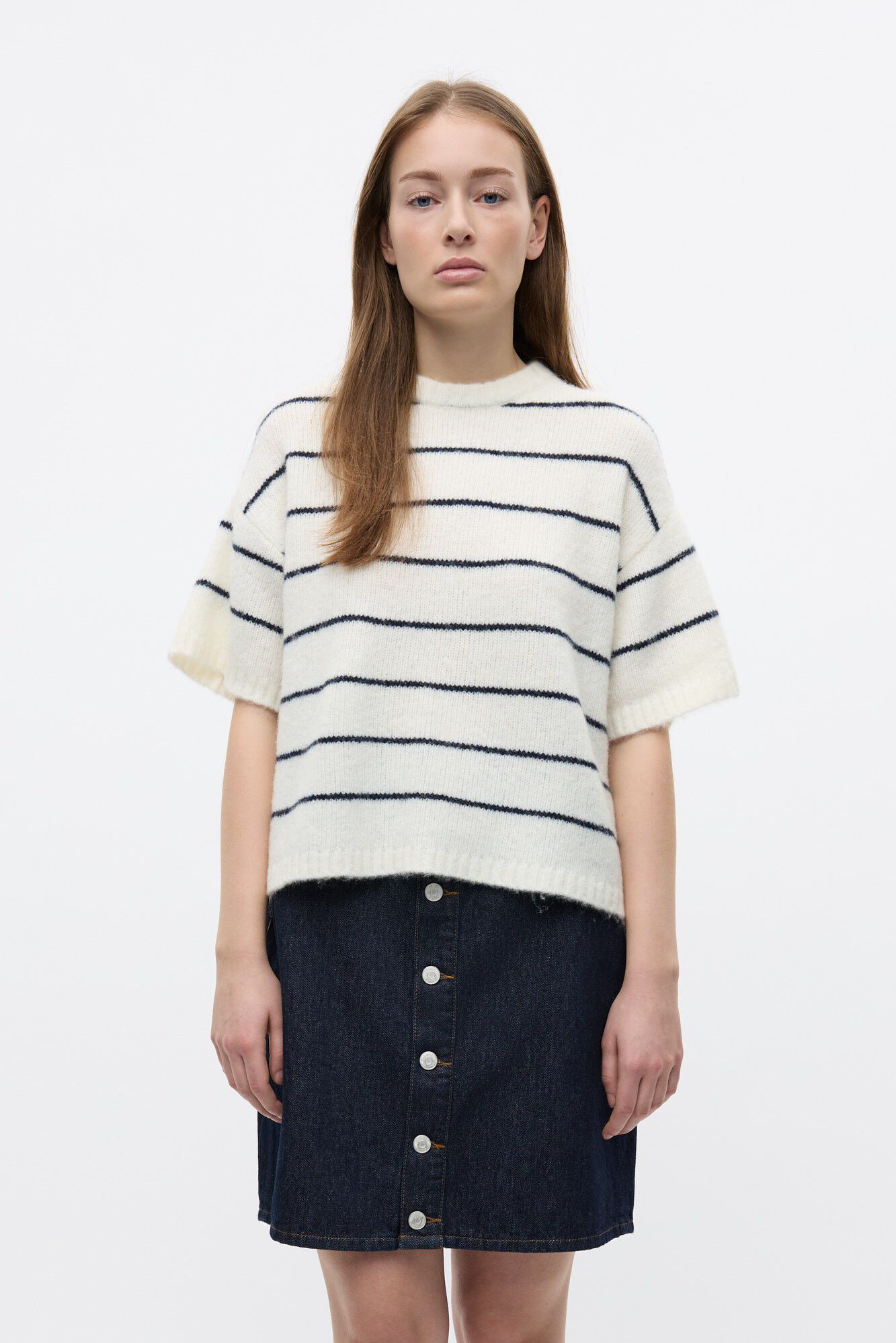 Kortermet strikkegenser