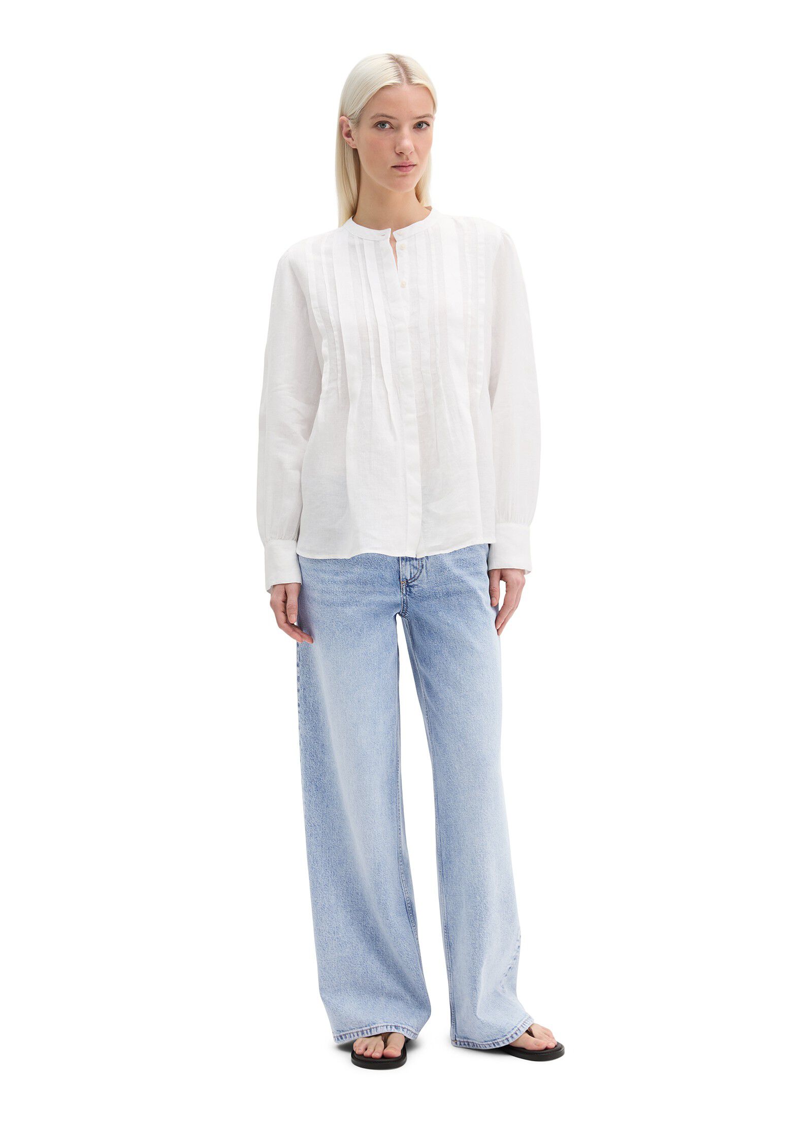 Blouse, flared shape, pleat details