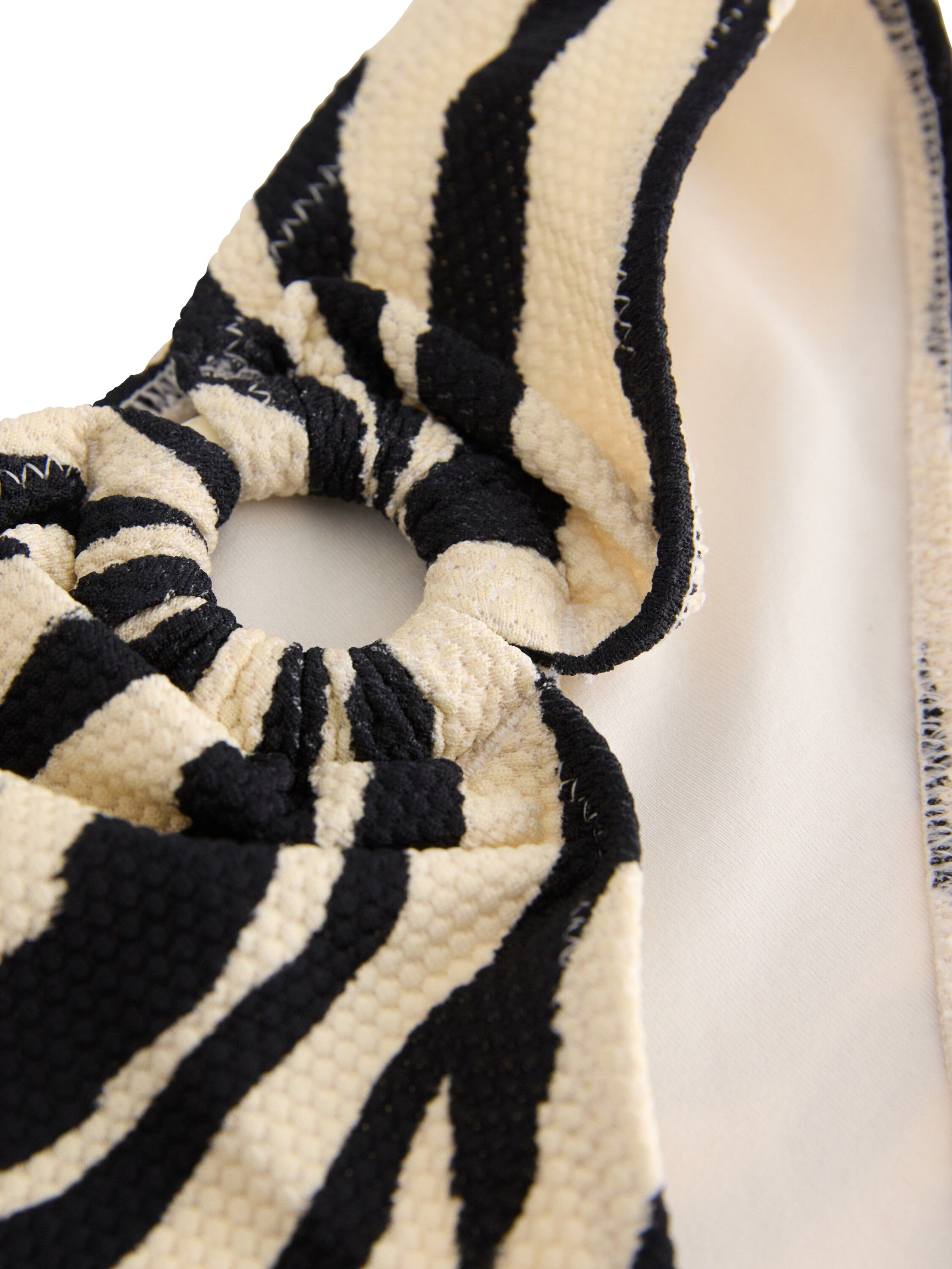 Bikini bottom in a brazilian fit wi