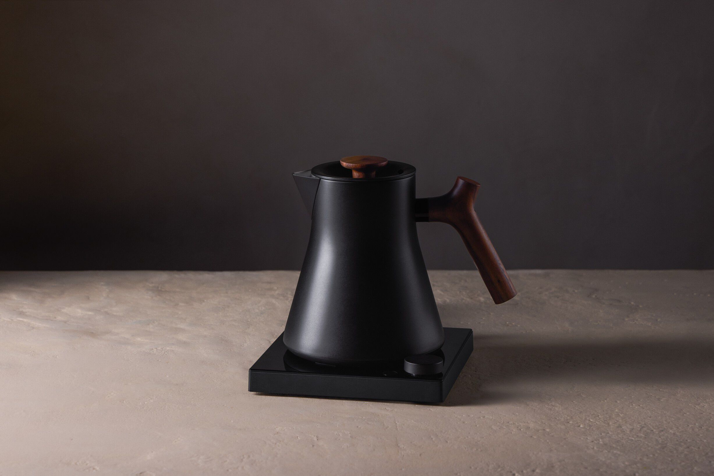 Corvo EKG Pro 0. 9L Matte Black + Walnut Handle