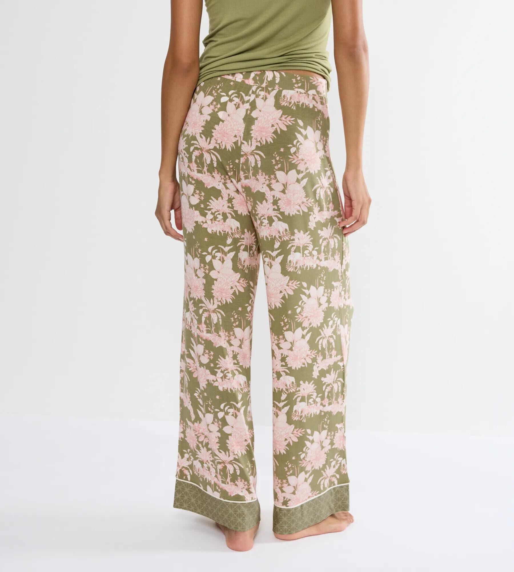 Aura Spotlight Trousers 01