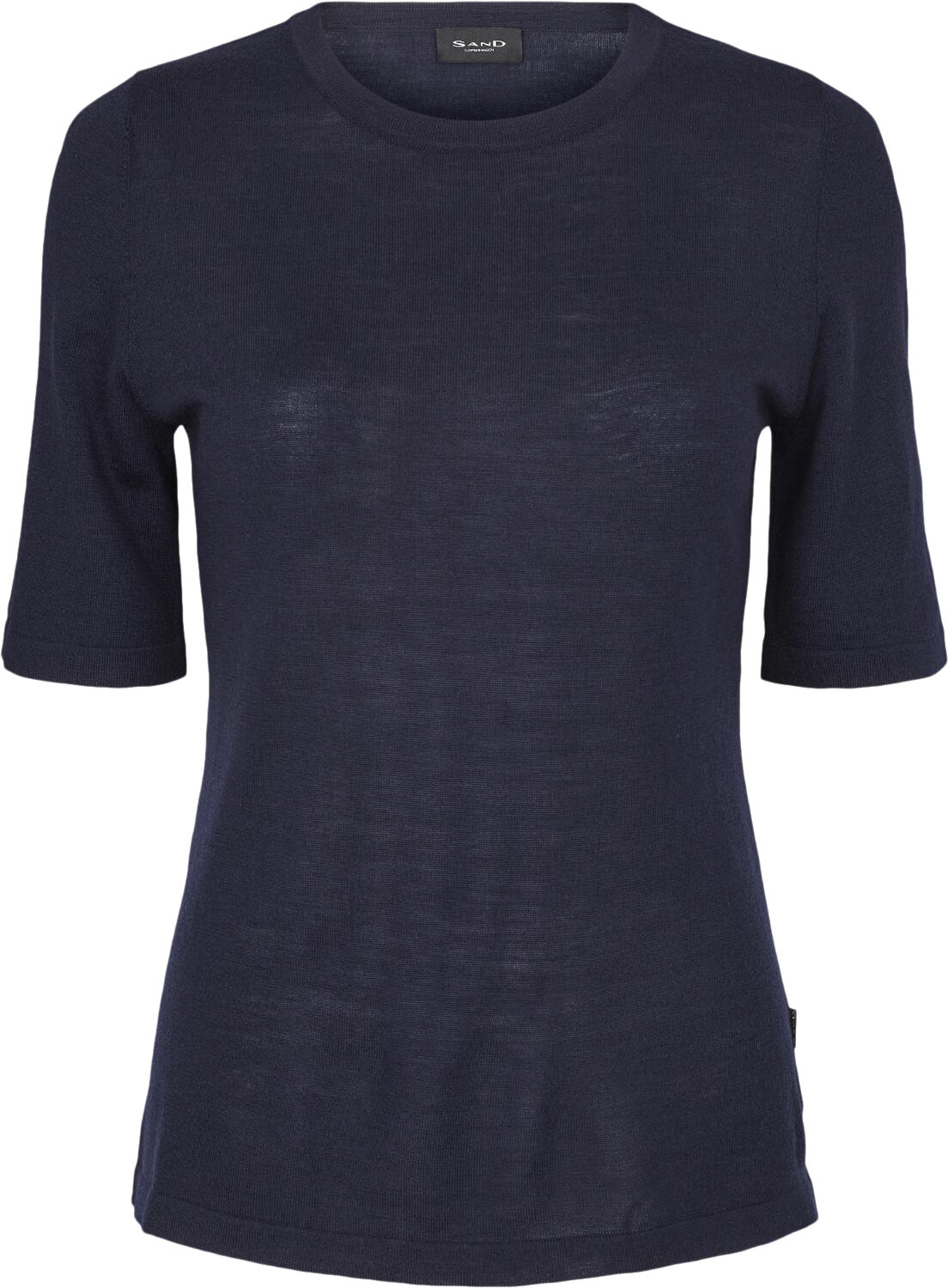 Kortermet strikkegenser