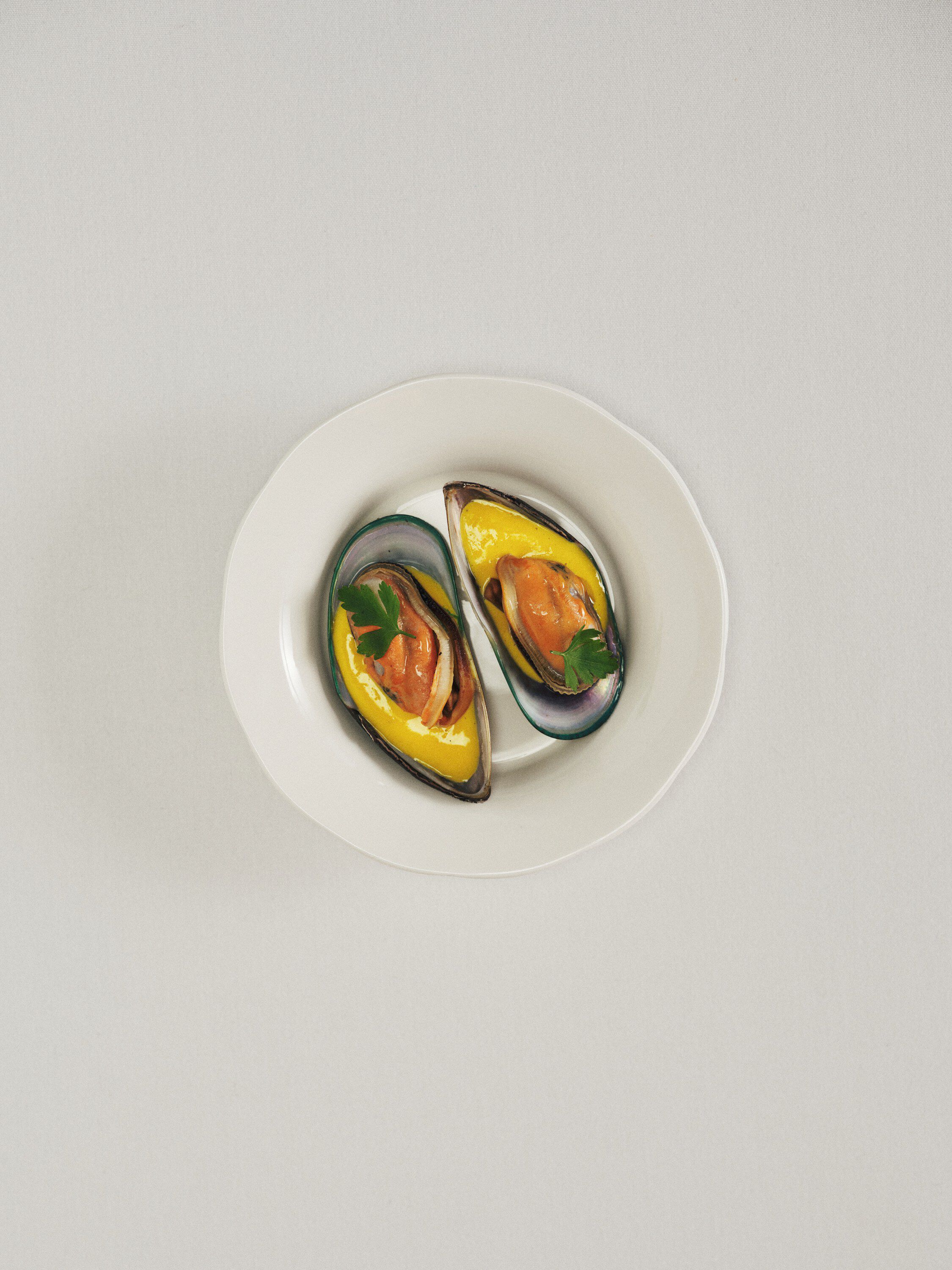 SOUP PLATE WHITE SILHOUETTE