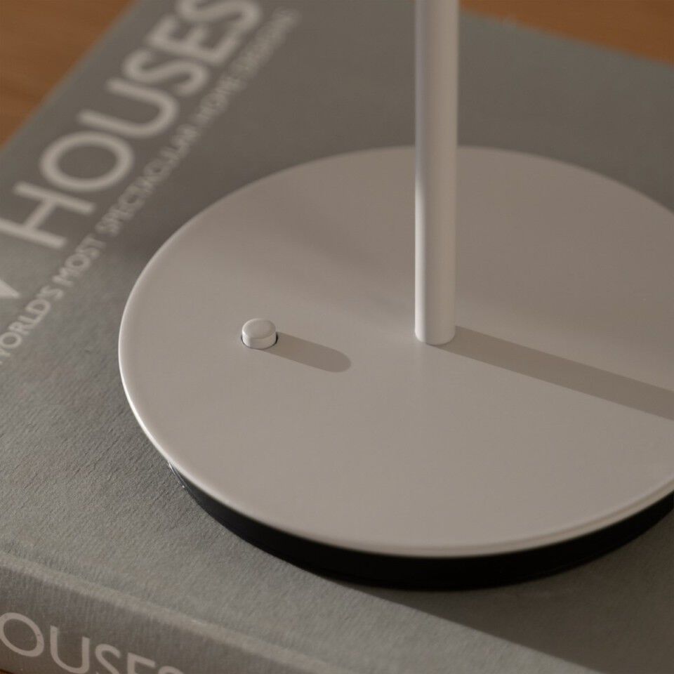 Asteria Move Monochrome