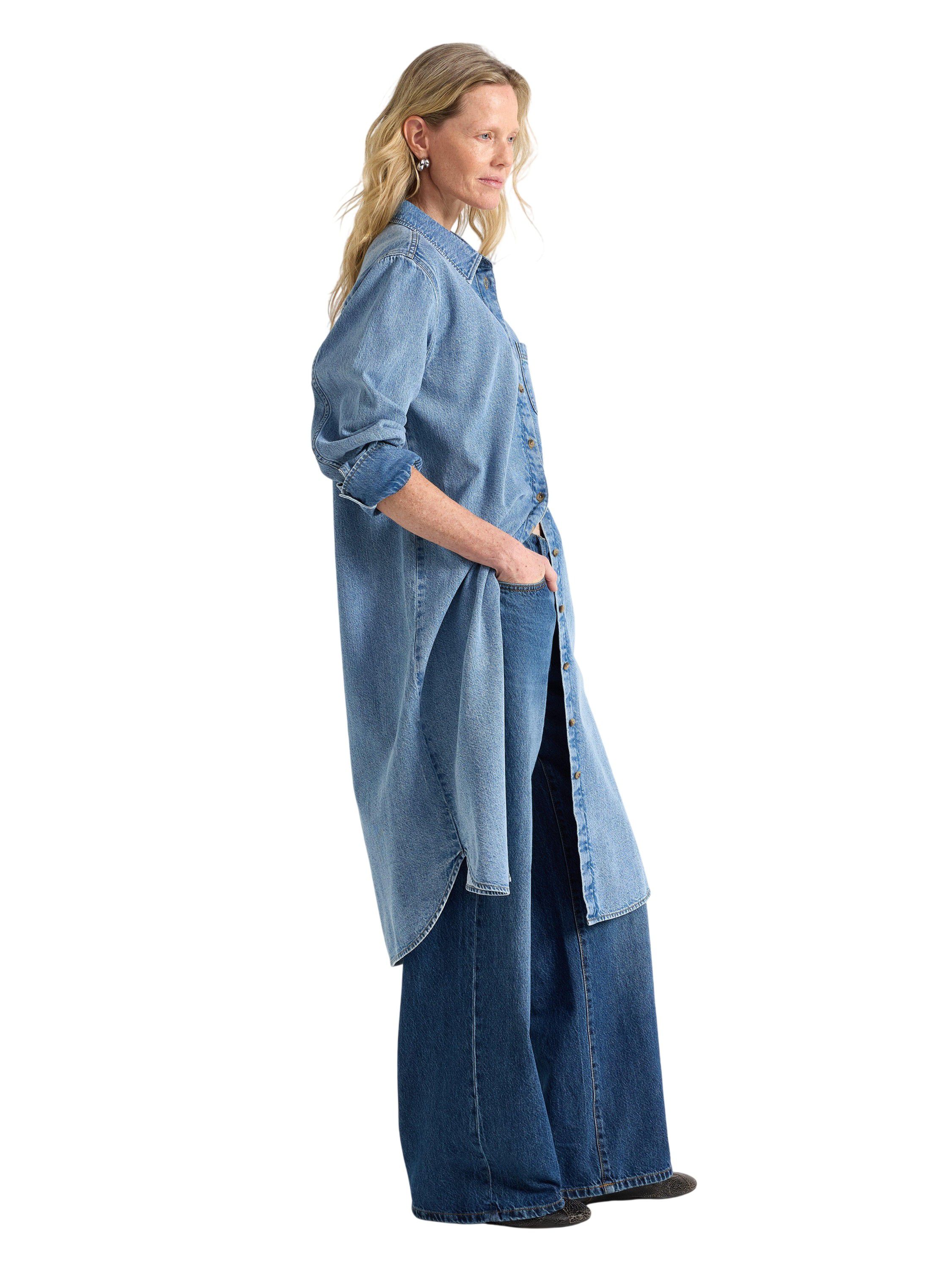 Shirt dress in denim with a relaxed