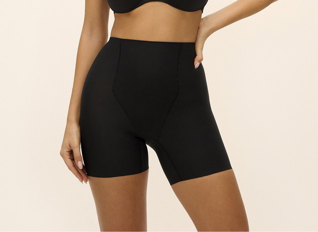 WACOAL FLAWLESS SHAPING SHORT