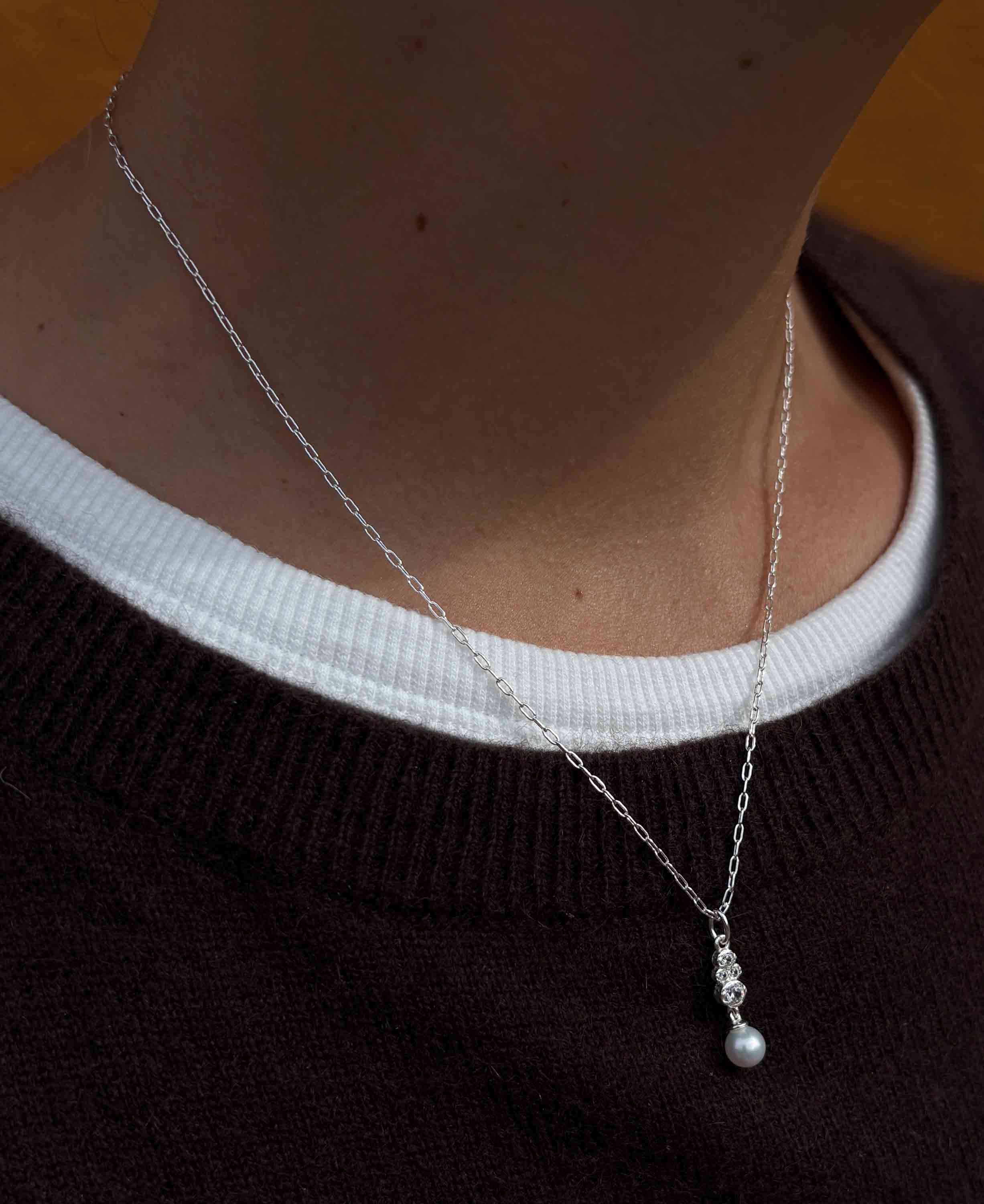 Scarlet halsk&aelig;de