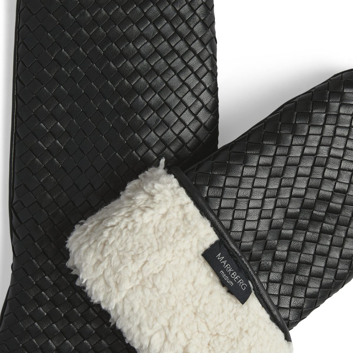 EmbaMBG Mitten, Weave