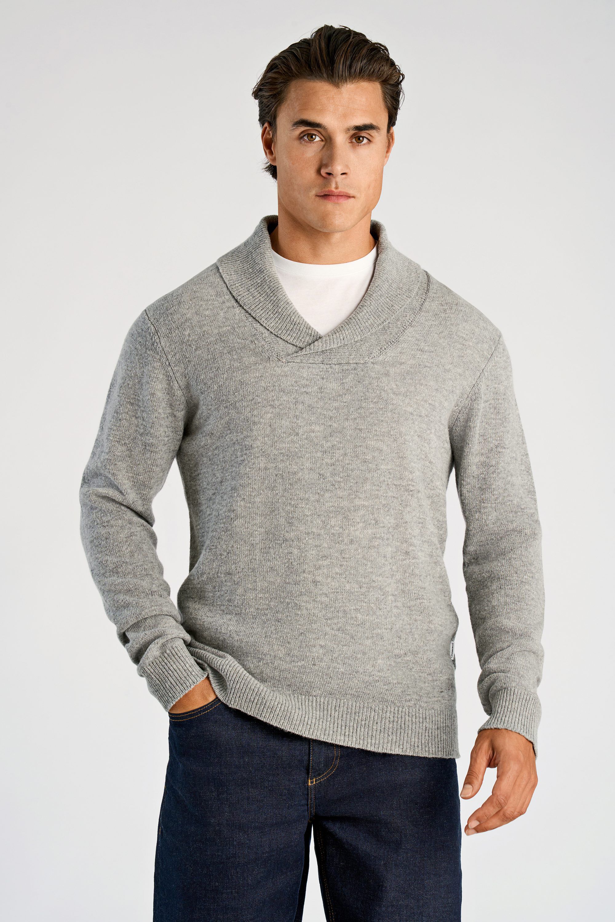 Lambswool shawl collar knit