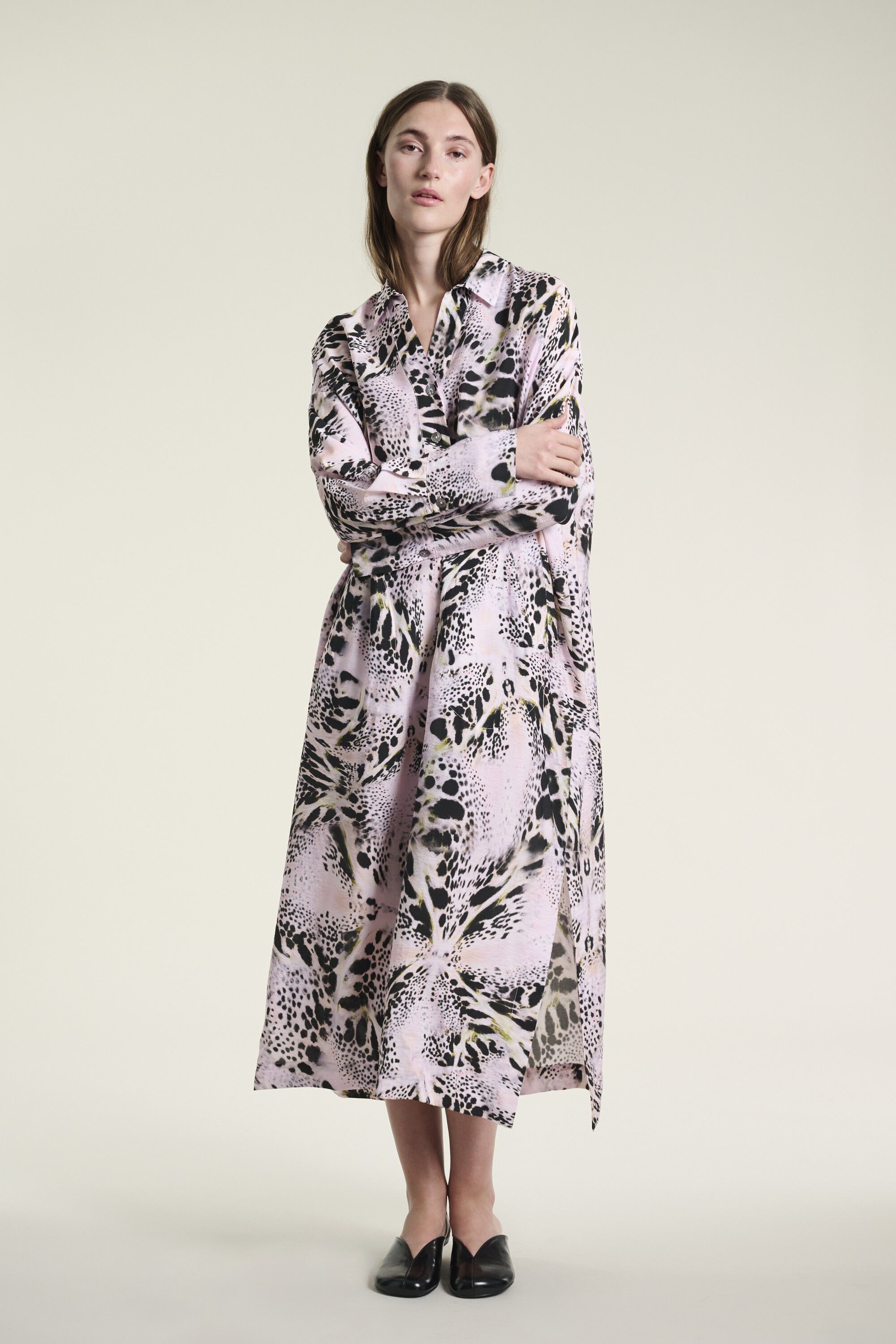 Tsuki kjole med v-hals