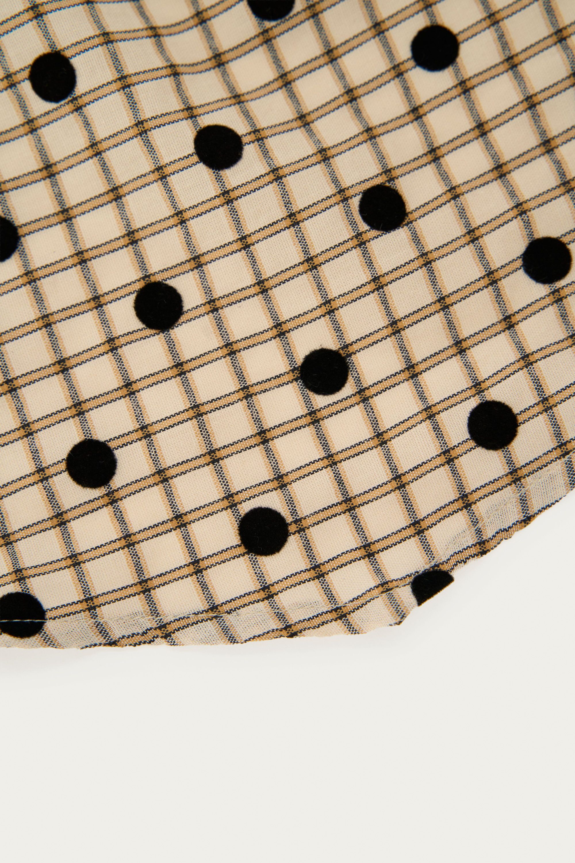 Scarf diamond shape velvet dot