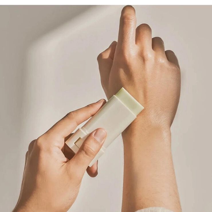 Matte Sun Stick : Mugwort + Camelia