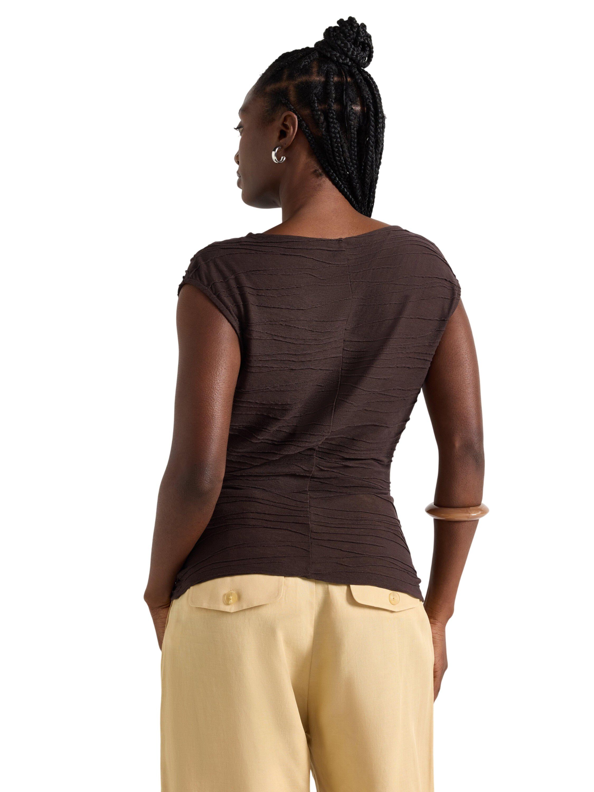 Ermel&oslash;s topp med rynker langs siden