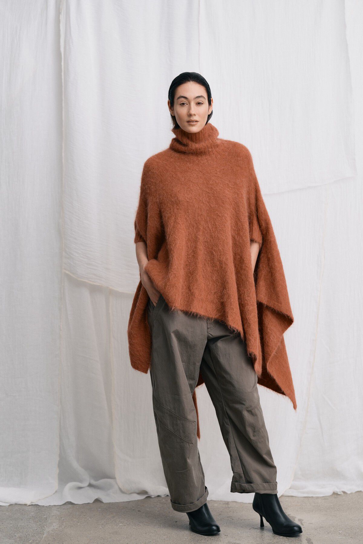 Fluffy knit poncho - Dede
