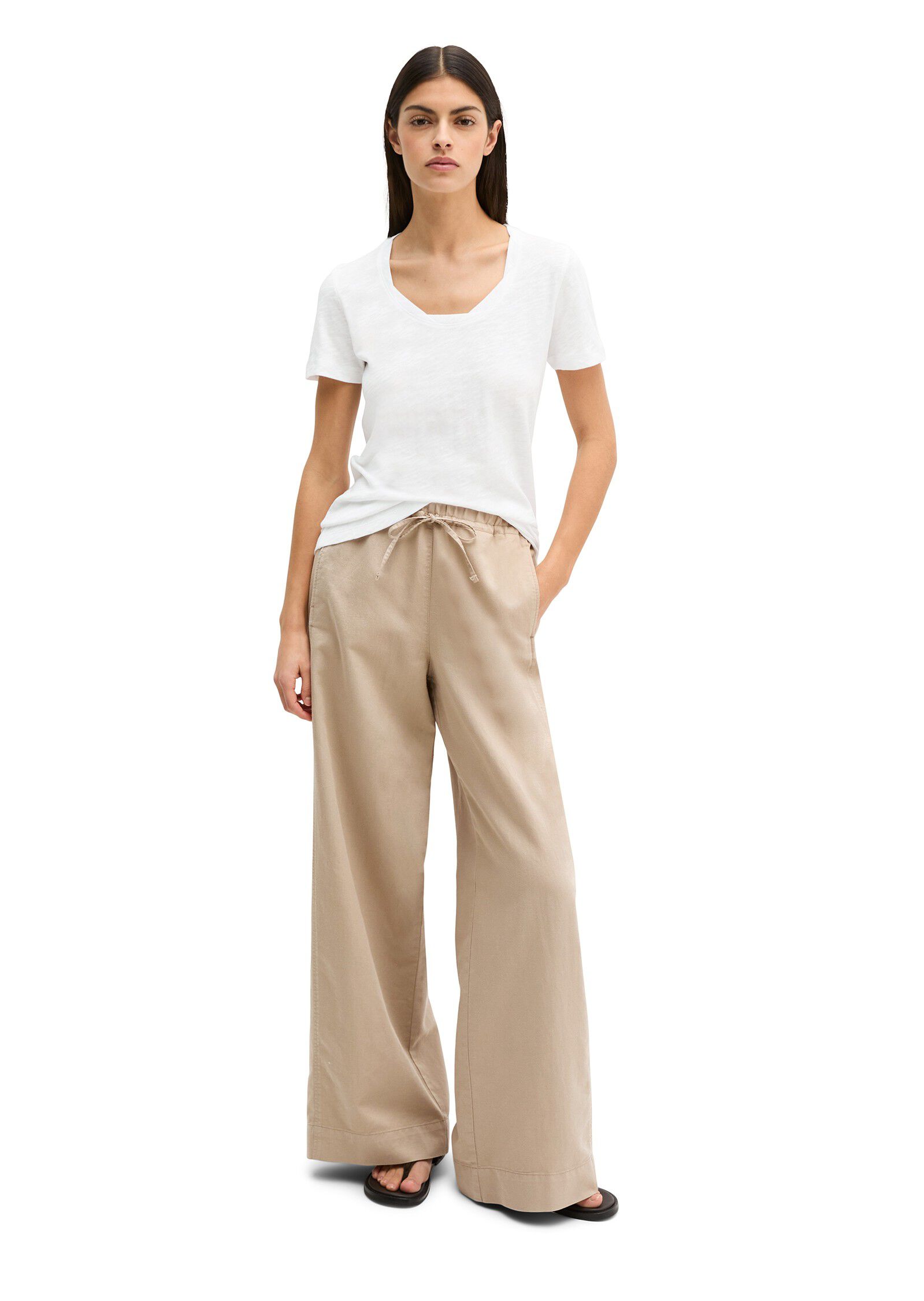 T-shirt, deep round neck twisted